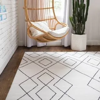 Carson Carrington Isgarde Diamond Indoor Area Rug (5& 3x22 x 7& - Off-White), Black
