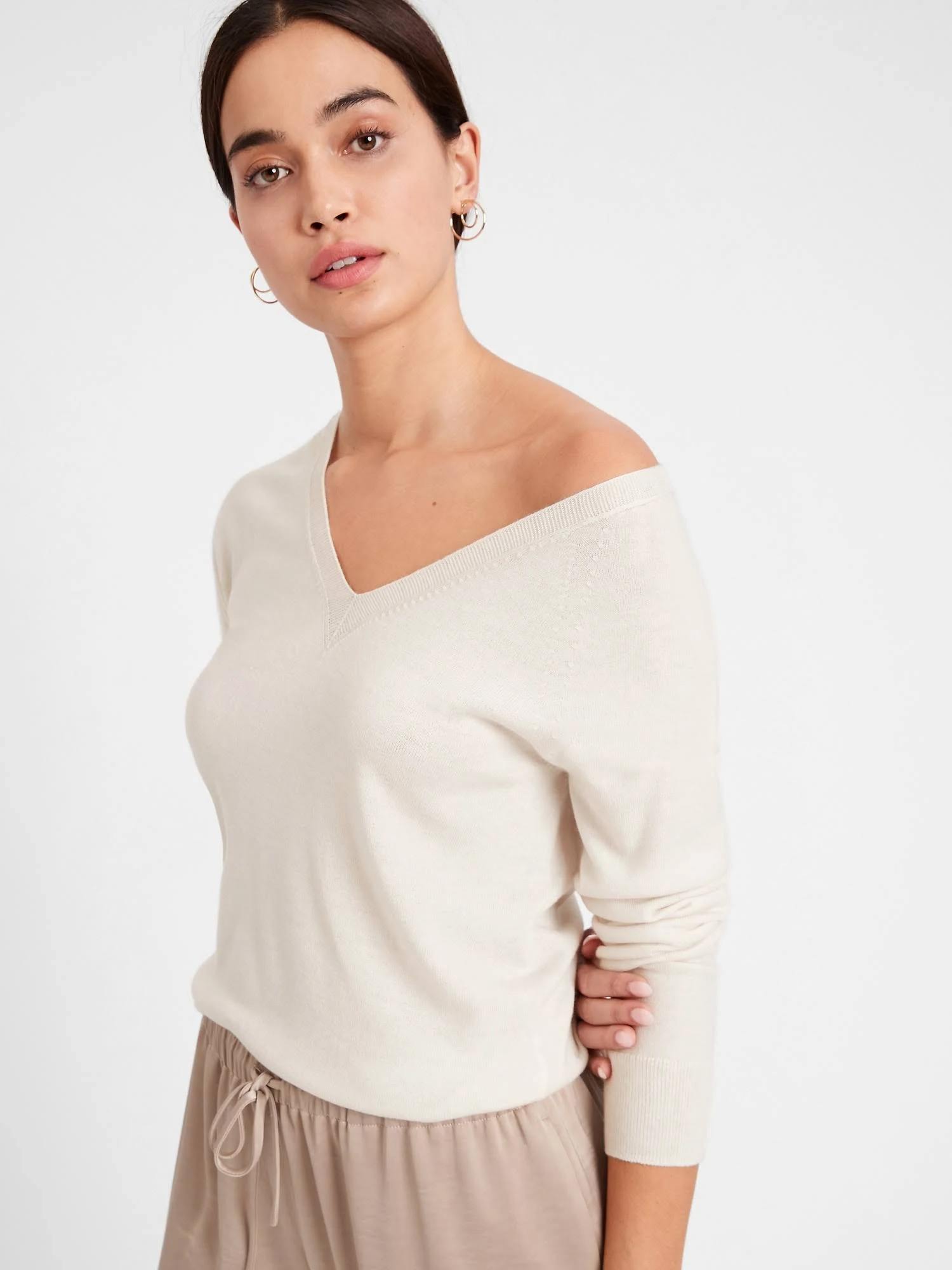 Banana Republic Women's Seamless Merino V-Neck Sweater in Responsible Wool White Size Xs