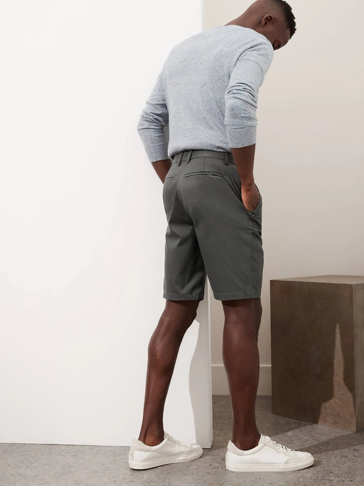 Banana Republic Men's 11x22 Core Temp Short Iron Size 34W