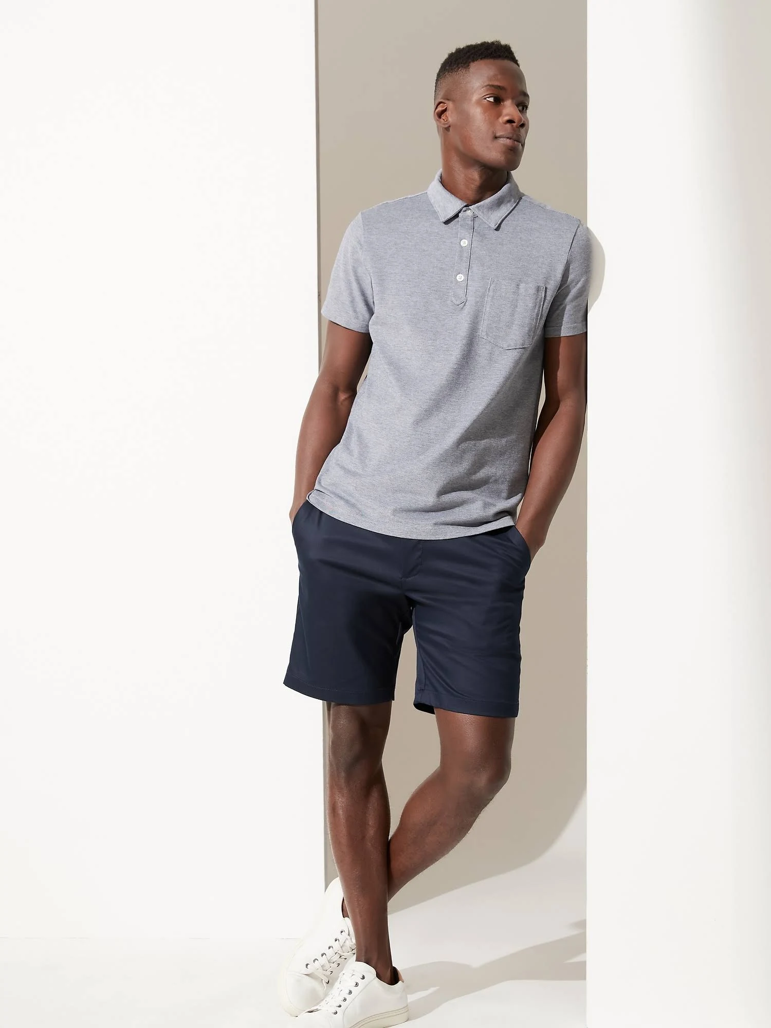 Banana Republic Men's 9x22 Slim Core Temp Short Navy Size 32W