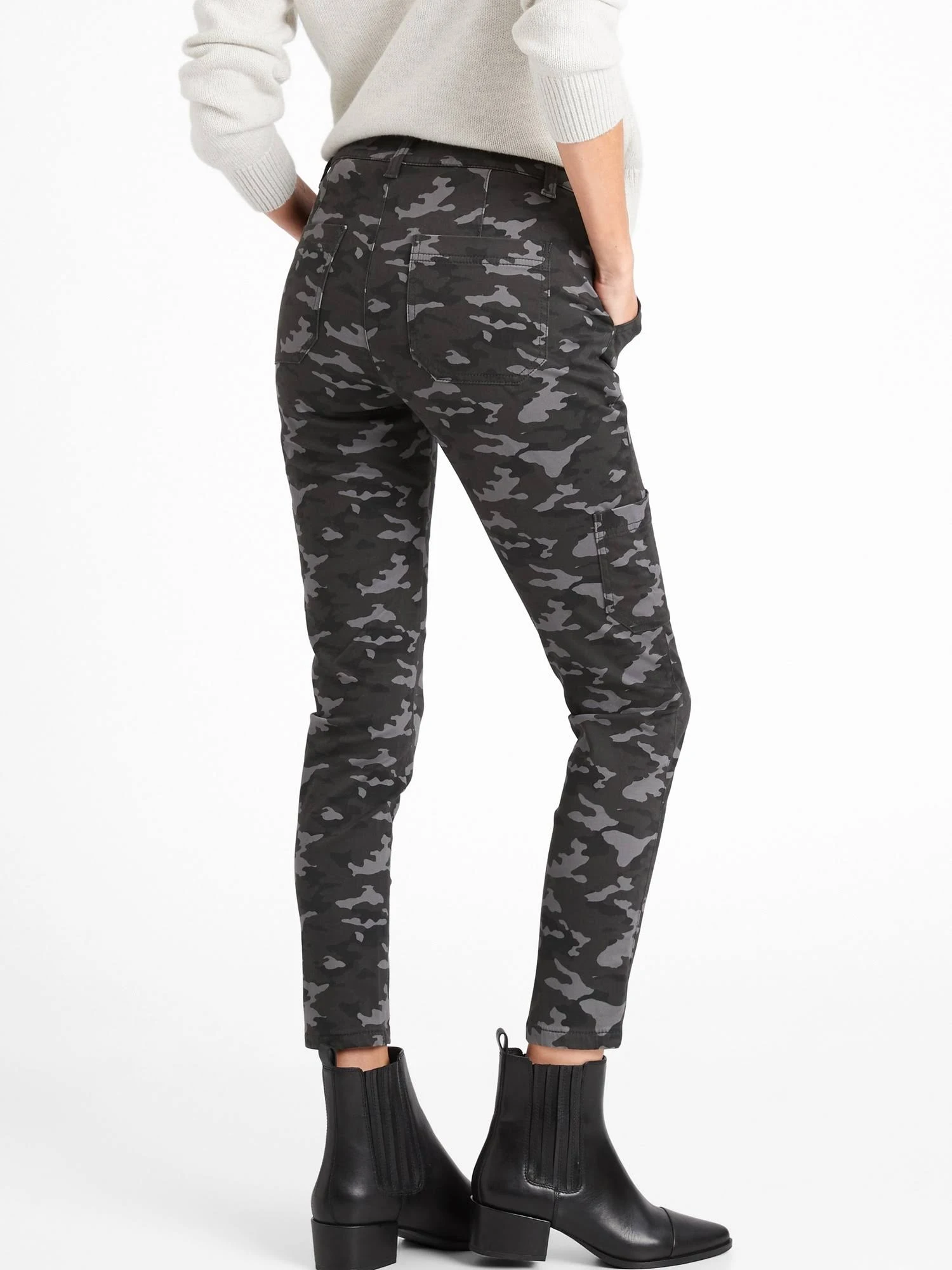 Banana Republic Women's Mid-Rise Skinny Cargo Chino Pant Charcoal Gray Camo Size 8 Regular