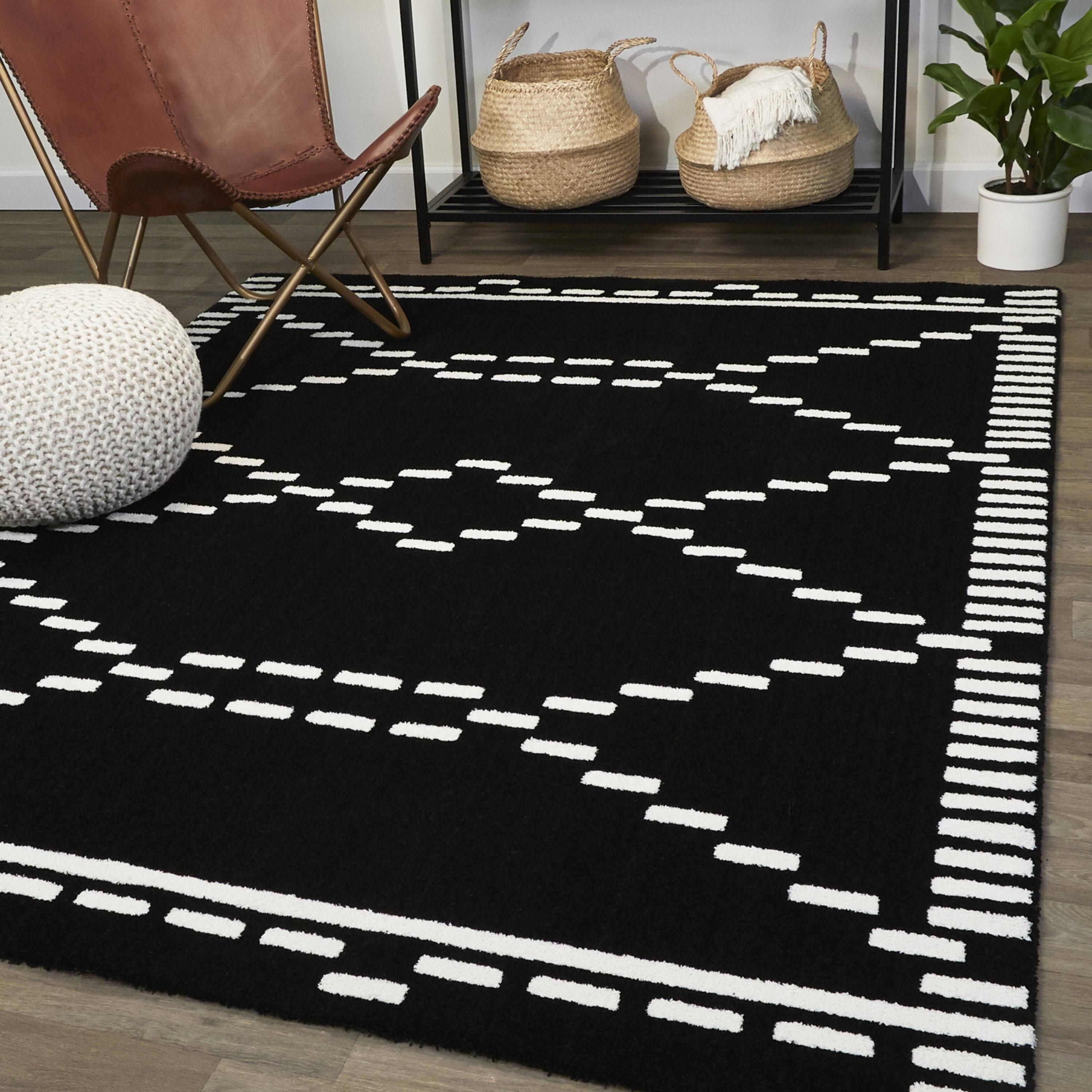 Hadden Contemporary Area Rug - 5&3x22 x 7& - Black