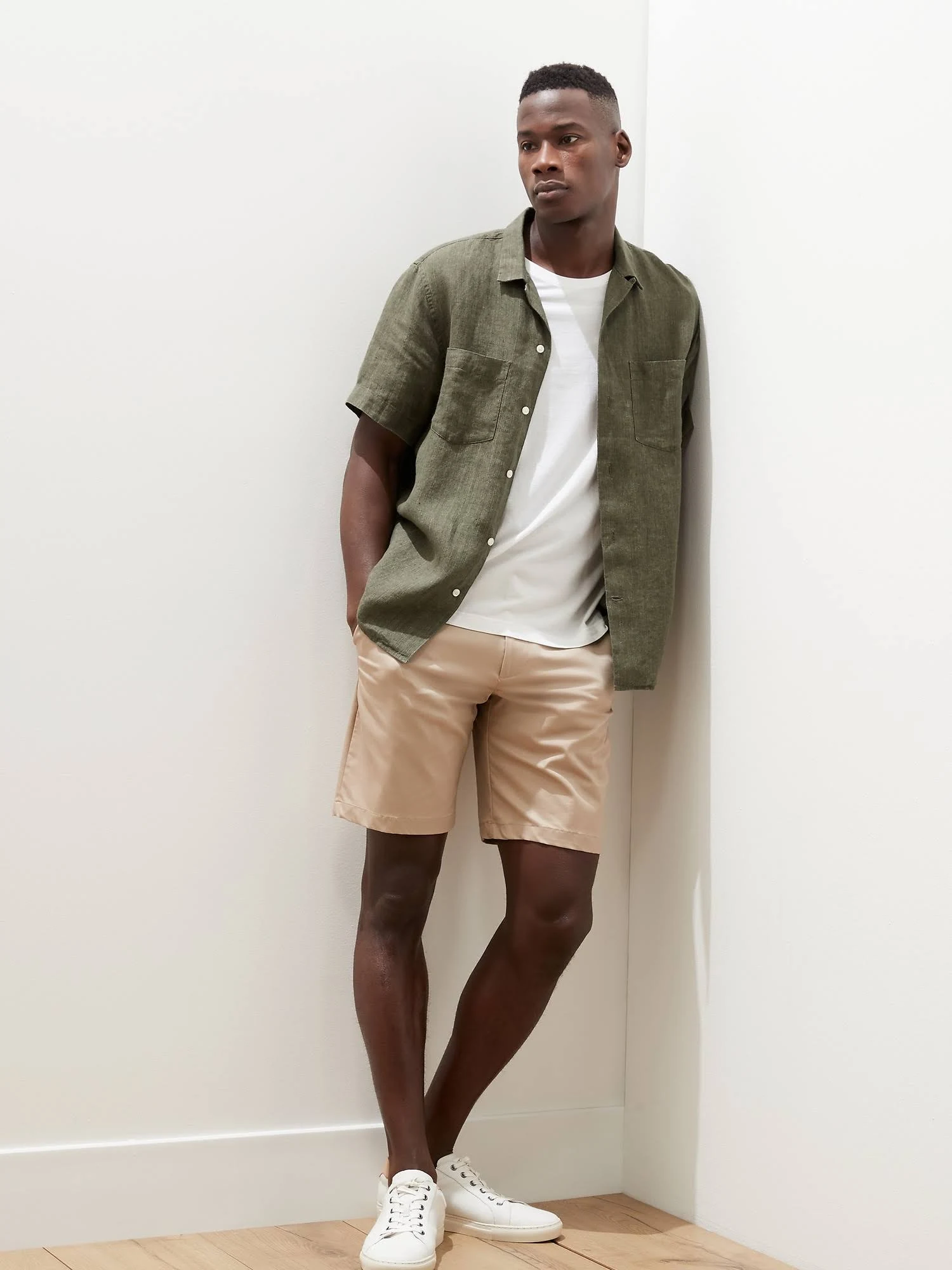 Banana Republic Men's 9x22 Slim Core Temp Short Camp Khaki Size 28W