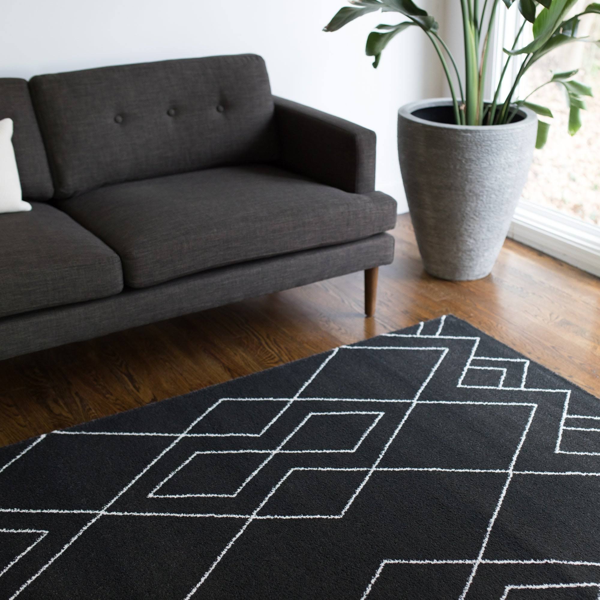 Carson Carrington Isgarde Diamond Indoor Area Rug - 5& 3x22 x 7& - Black