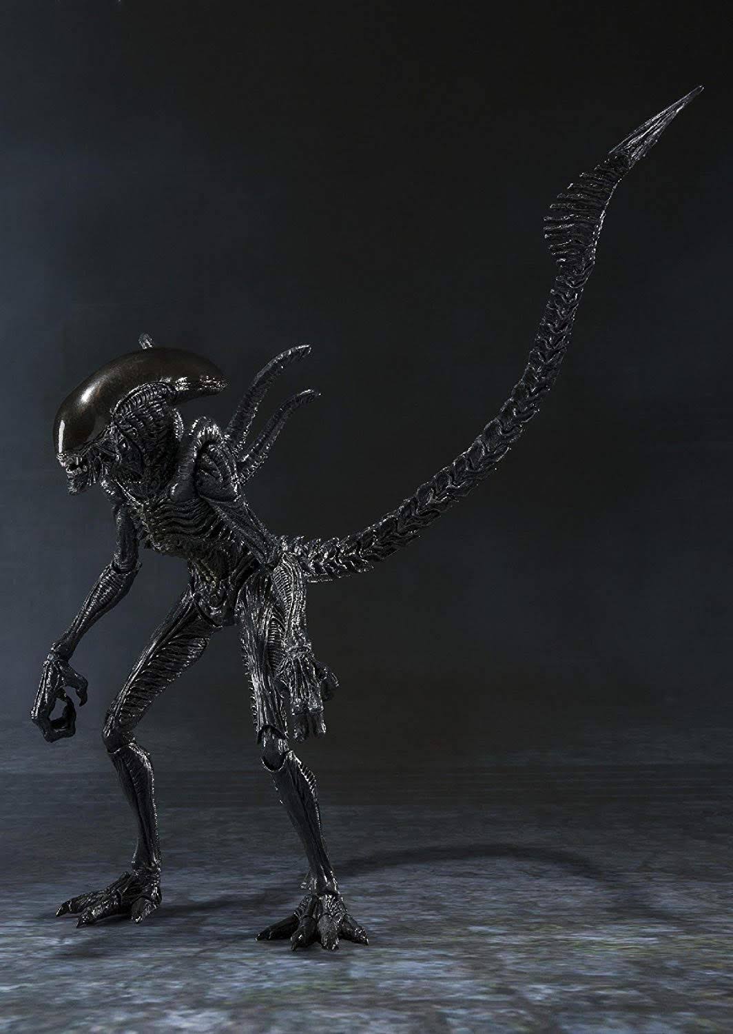 Alien Vs Predator S.H. MonsterArts Alien Warrior Action Figure