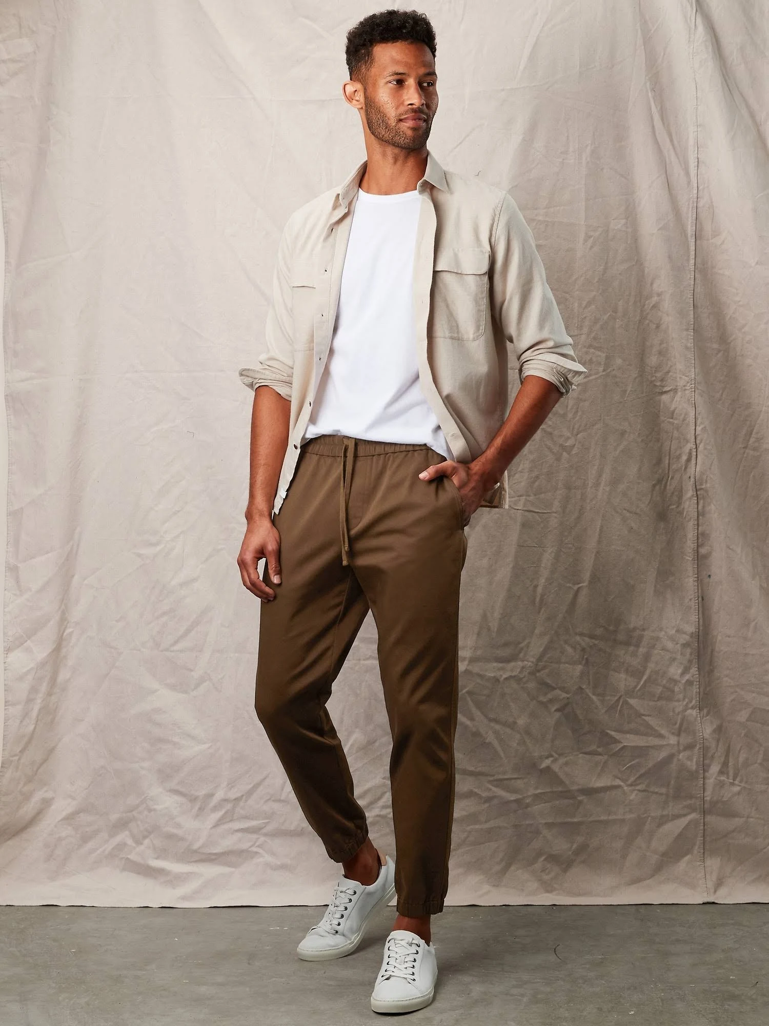 Banana Republic Men's Organic Traveler Jogger Chocolate Brown Size M