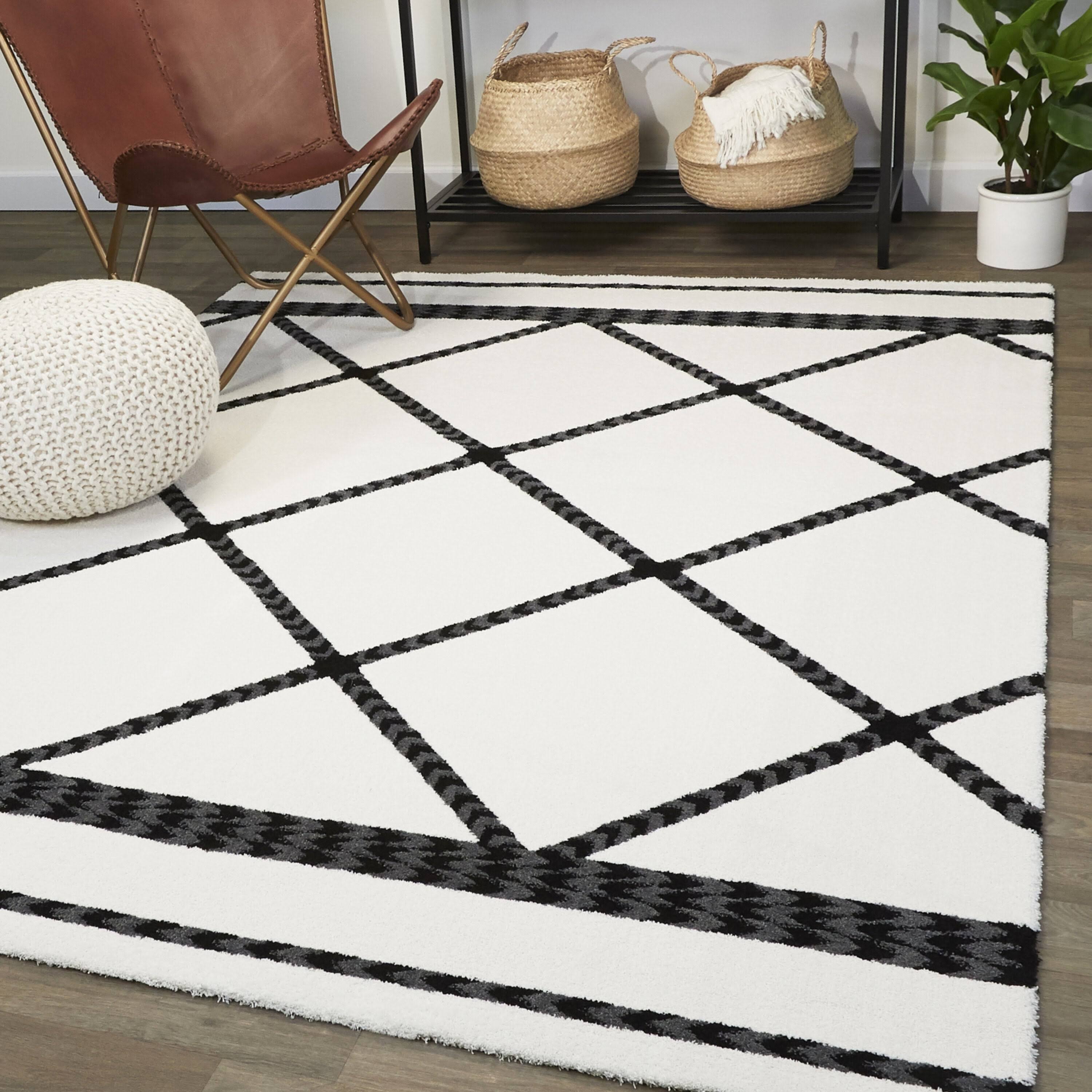 Nigel Modern Trellis Area Rug - 5&3x22 x 7& - Black