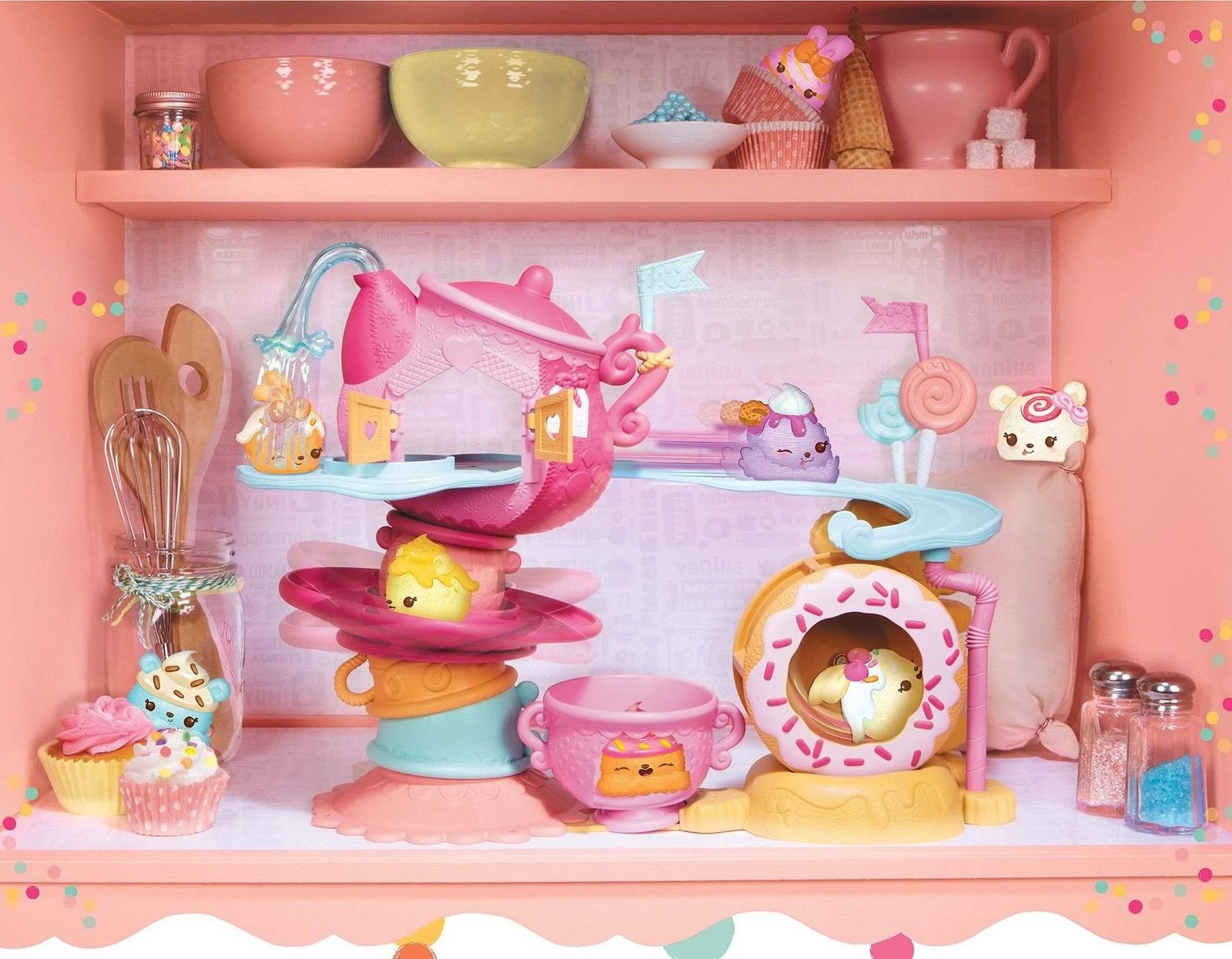 Num Noms Go-Go Cafe Playset with Scented Characters