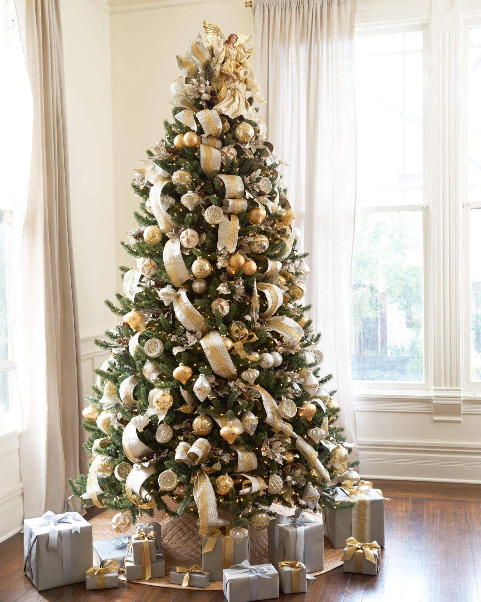 Balsam Hill Vermont White Spruce Premium Prelit Artificial Christmas Tree, 4.5 Feet, Clear Lights