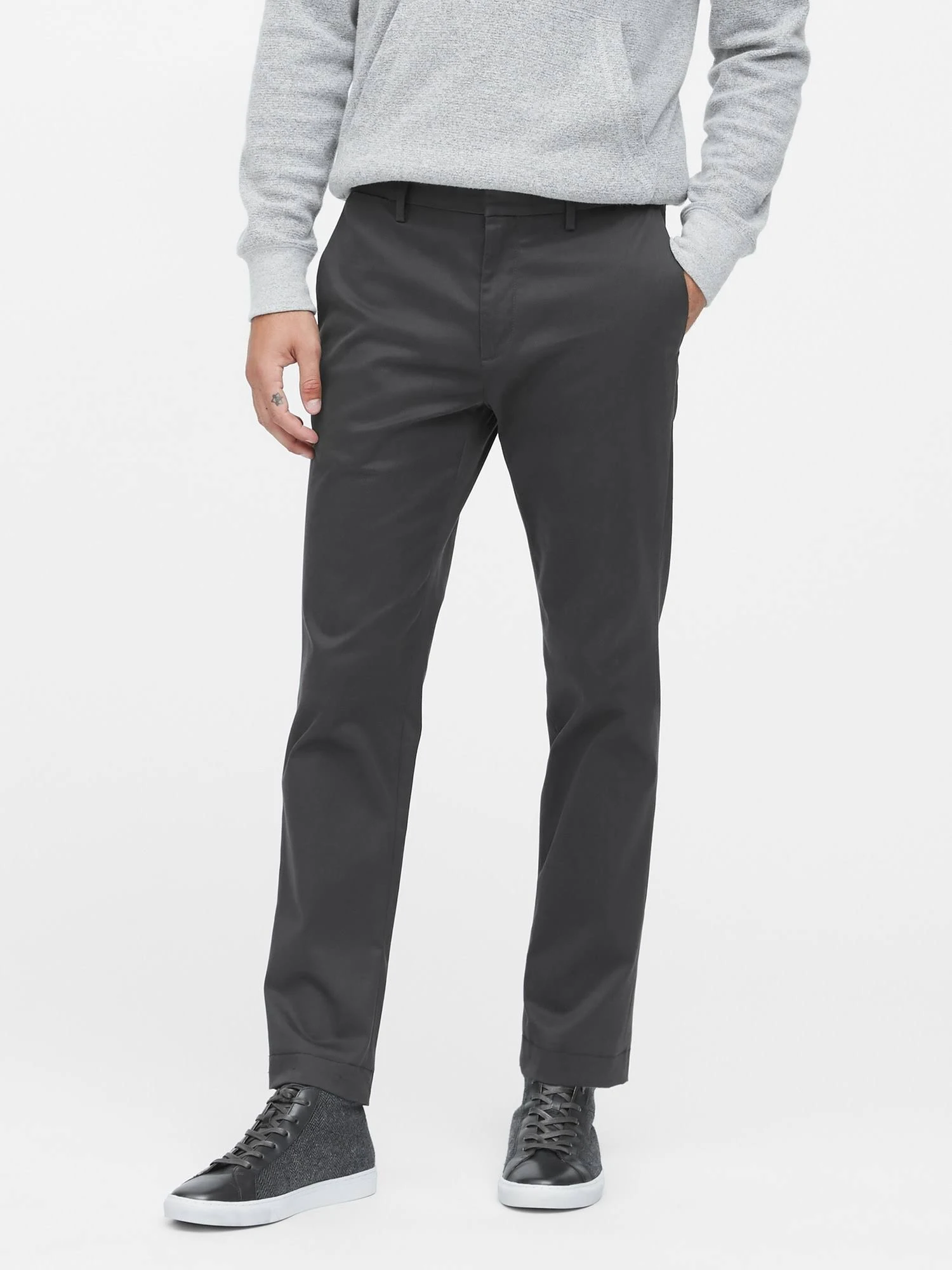 Banana Republic men's Aiden Slim Rapid Movement Chino Pant Charcoal Gray Size 34W 32L