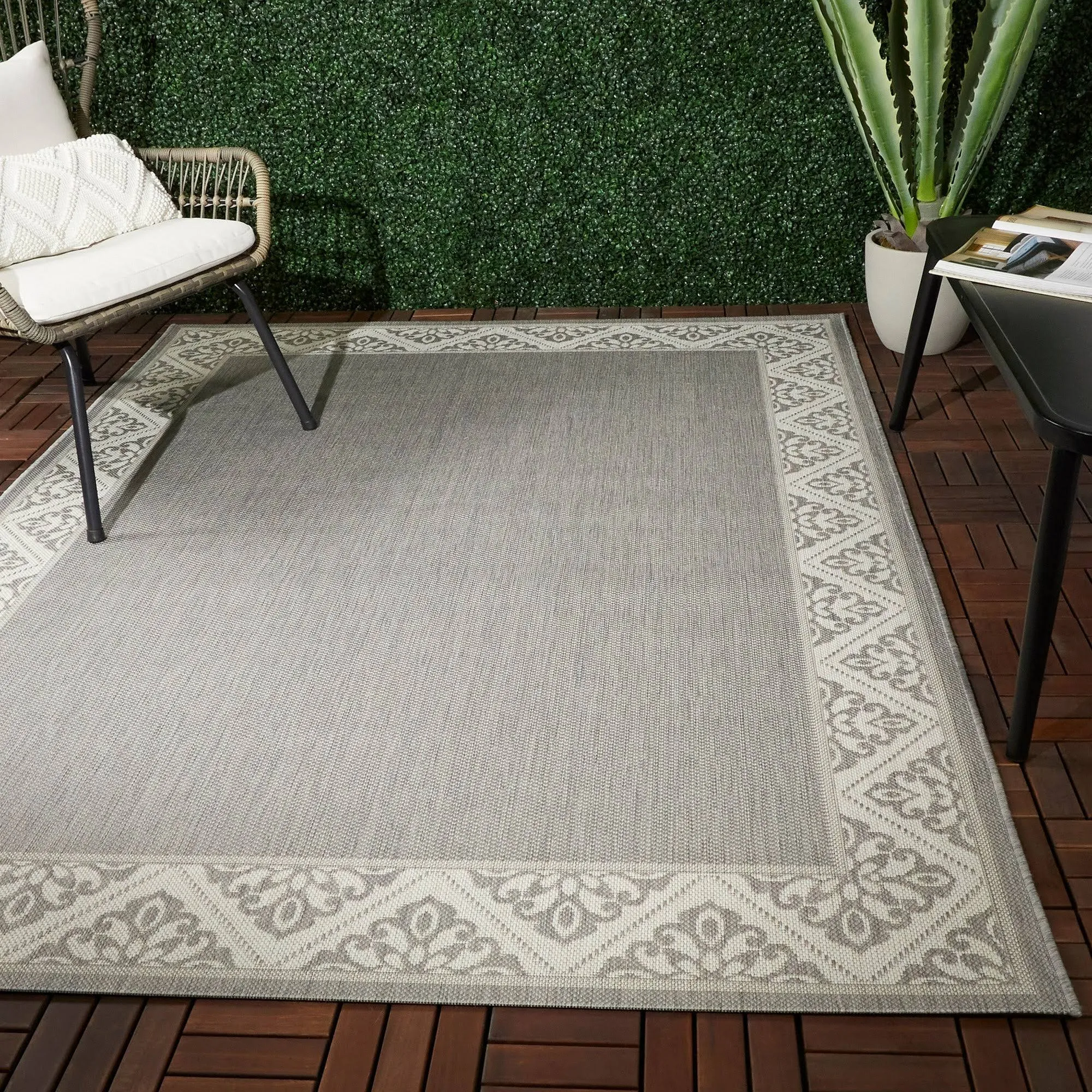 Signature Home Manor Indoor/Outdoor Area Rug - 5&3x22 x 7& - Grey