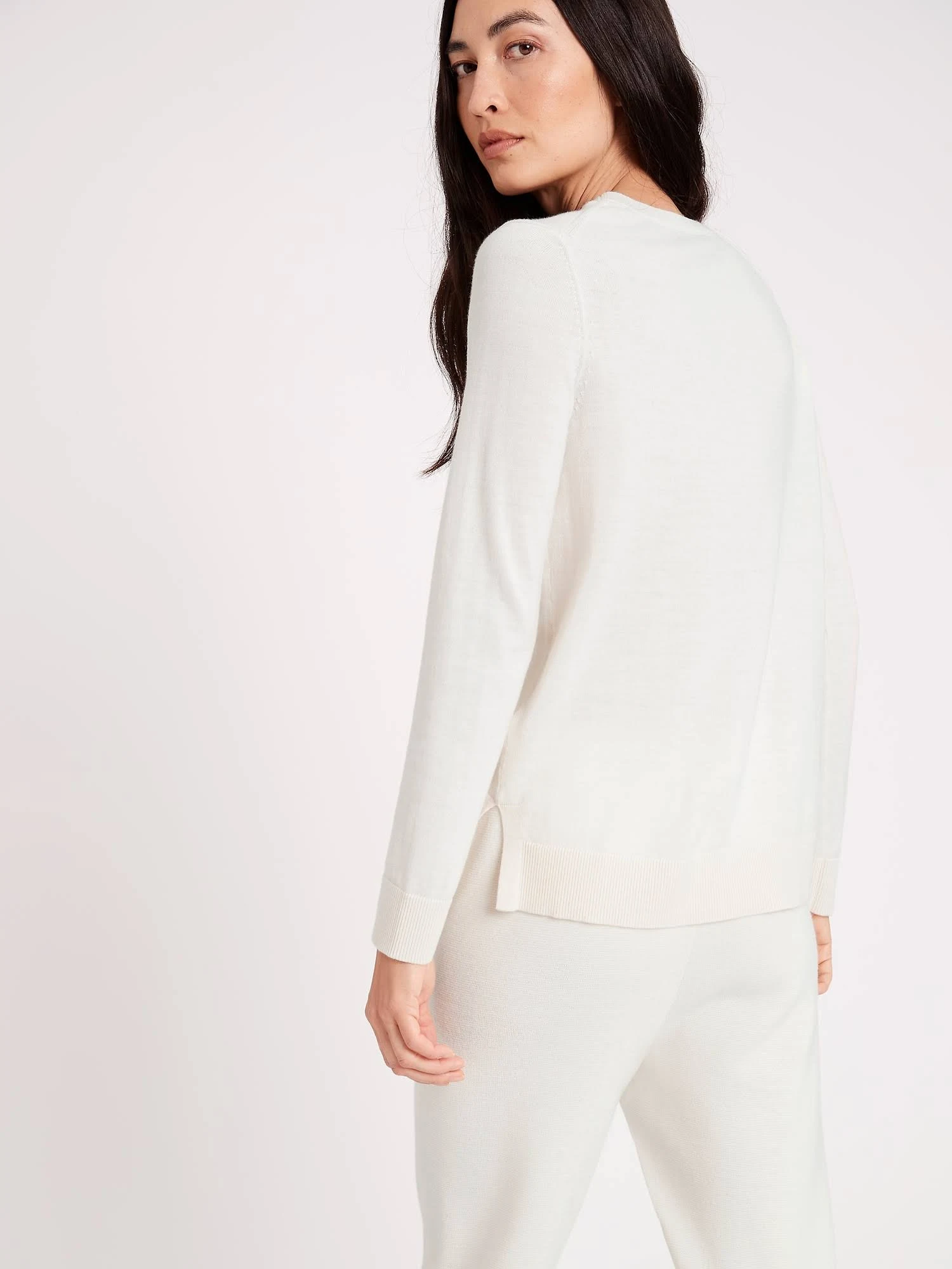 Banana Republic Women's Washable Merino Crew Sweater-Neck Sweater Ivory White Size L