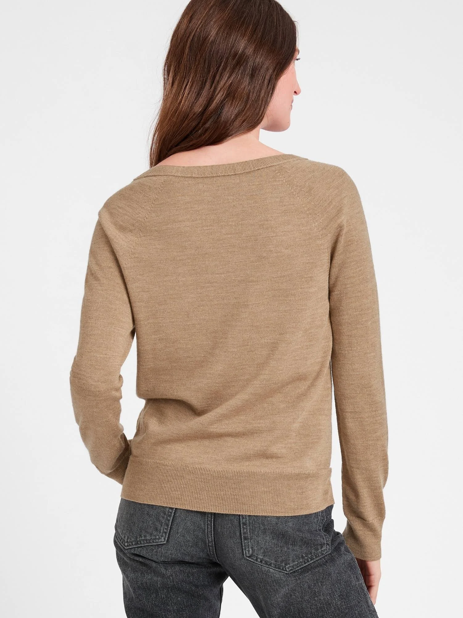 Banana Republic Women's Seamless Merino V-Neck Sweater in Responsible Wool Llama Hair Size M