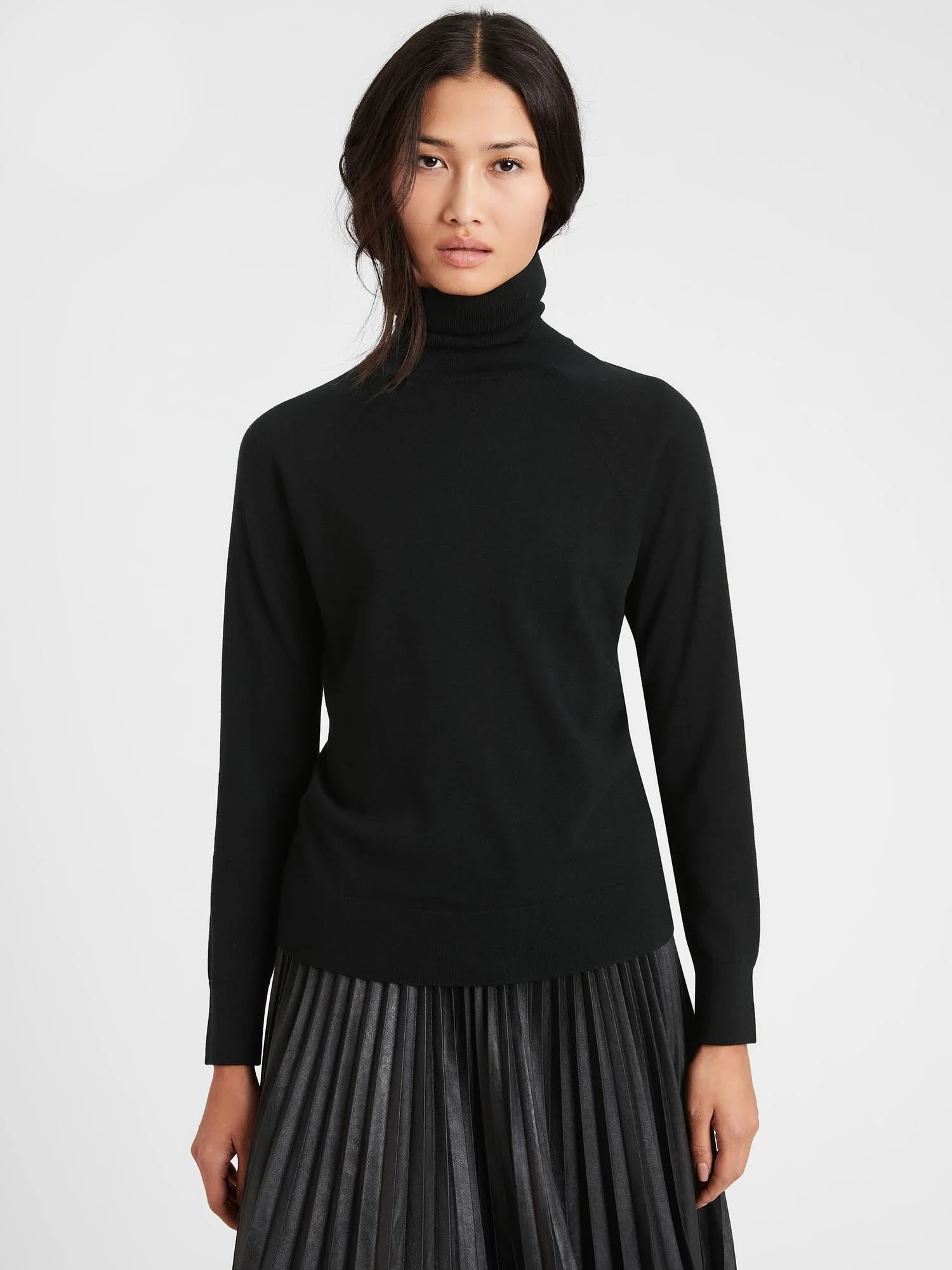 Banana Republic Women's Merino Turtleneck Sweater in Responsible Wool Black Size Xxs