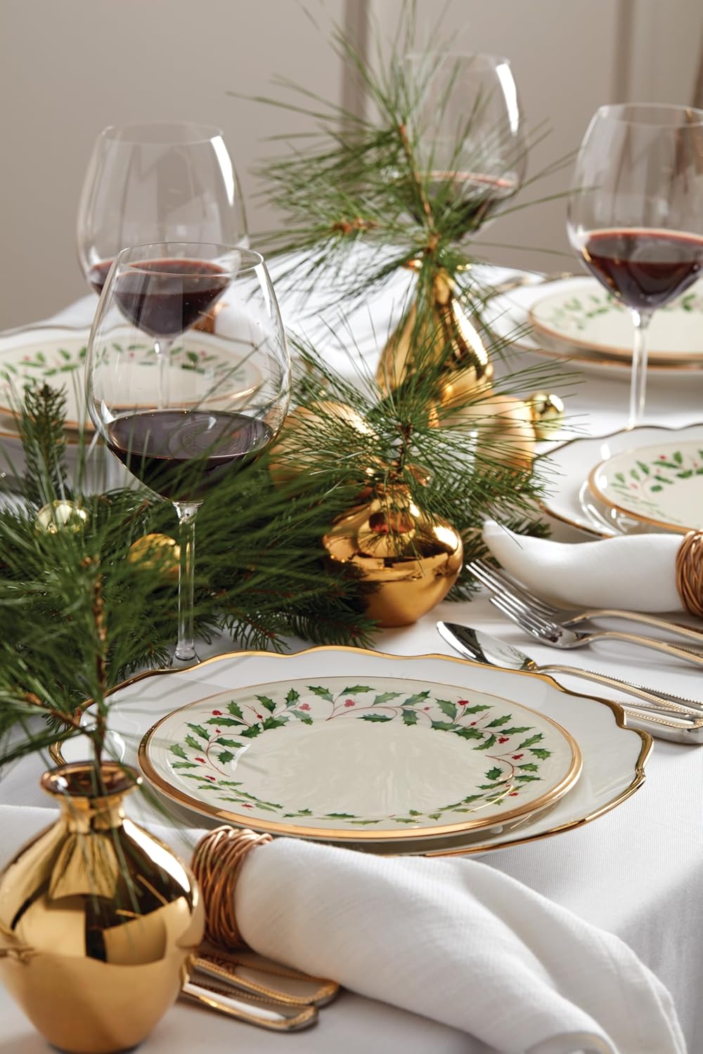 Lenox 6122048 Holiday 12-Piece-Plate-&-Mug Set, Christmas Dinnerware, Hosting