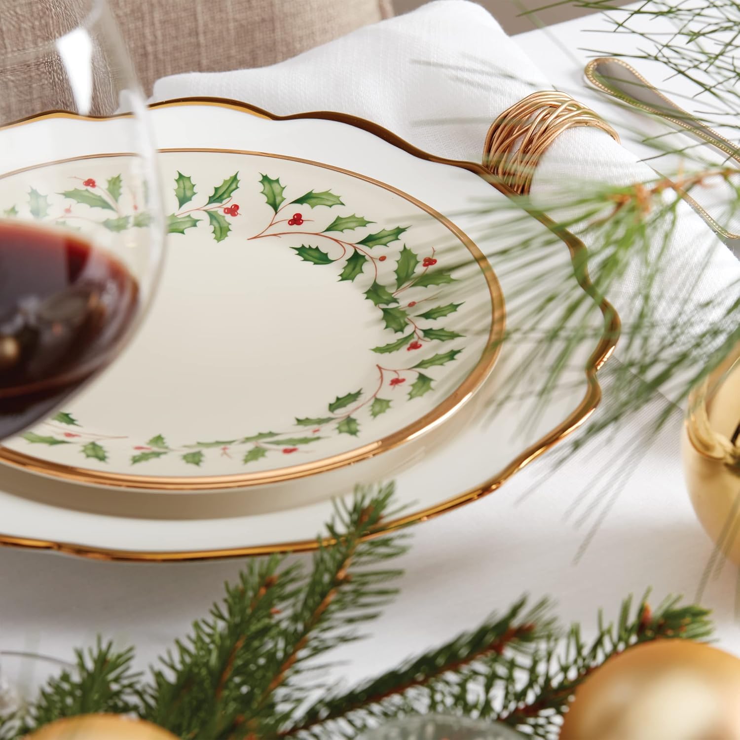 Lenox 6122048 Holiday 12-Piece-Plate-&-Mug Set, Christmas Dinnerware, Hosting