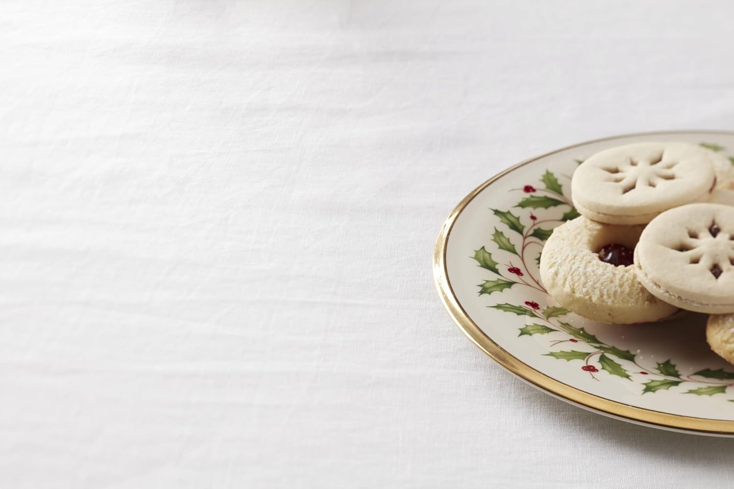 Lenox 6122048 Holiday 12-Piece-Plate-&-Mug Set, Christmas Dinnerware, Hosting