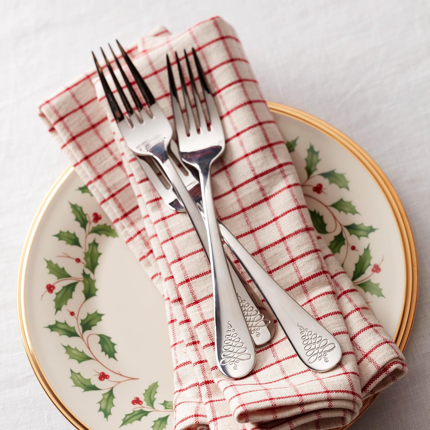 Lenox 6122048 Holiday 12-Piece-Plate-&-Mug Set, Christmas Dinnerware, Hosting