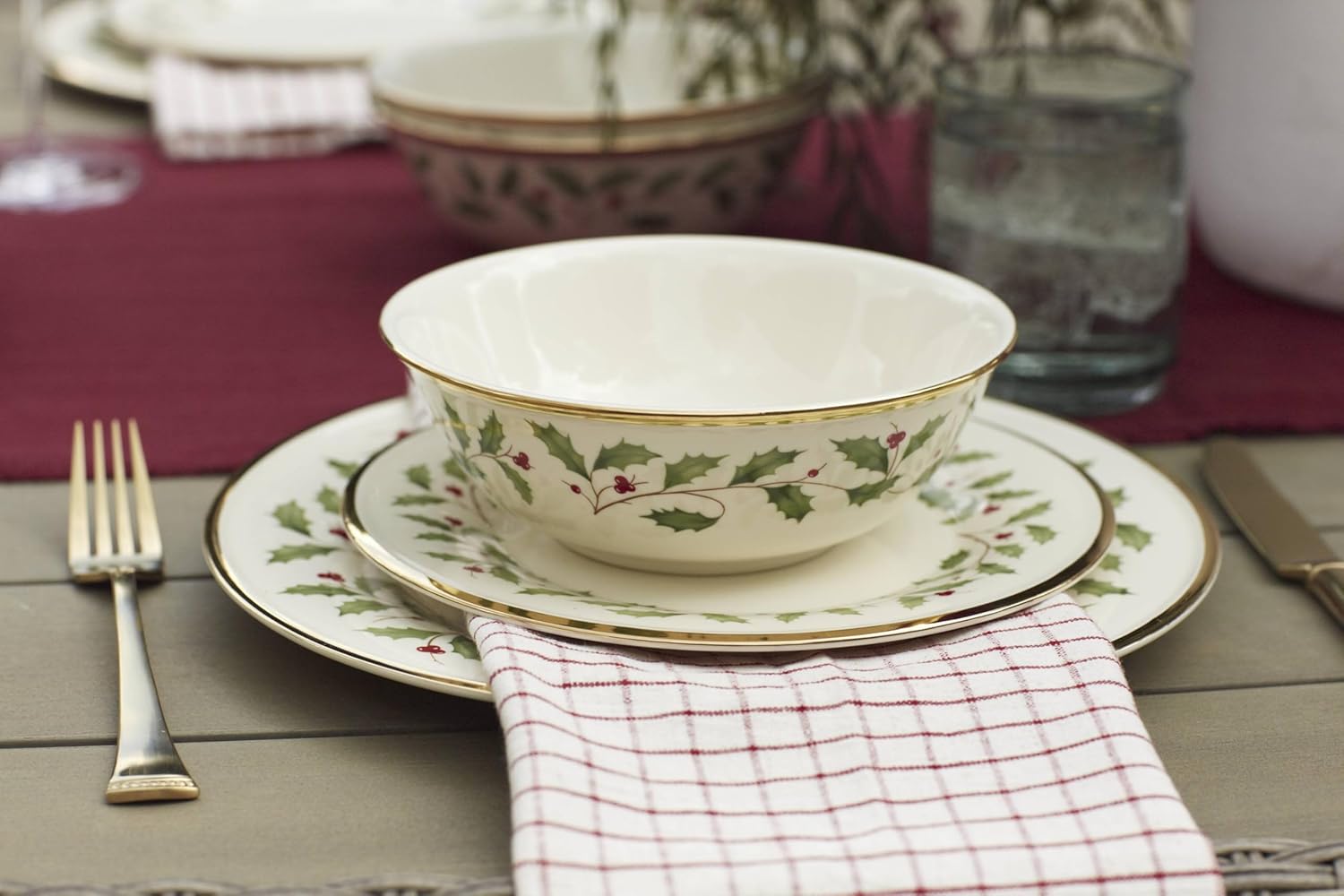 Lenox 6122048 Holiday 12-Piece-Plate-&-Mug Set, Christmas Dinnerware, Hosting