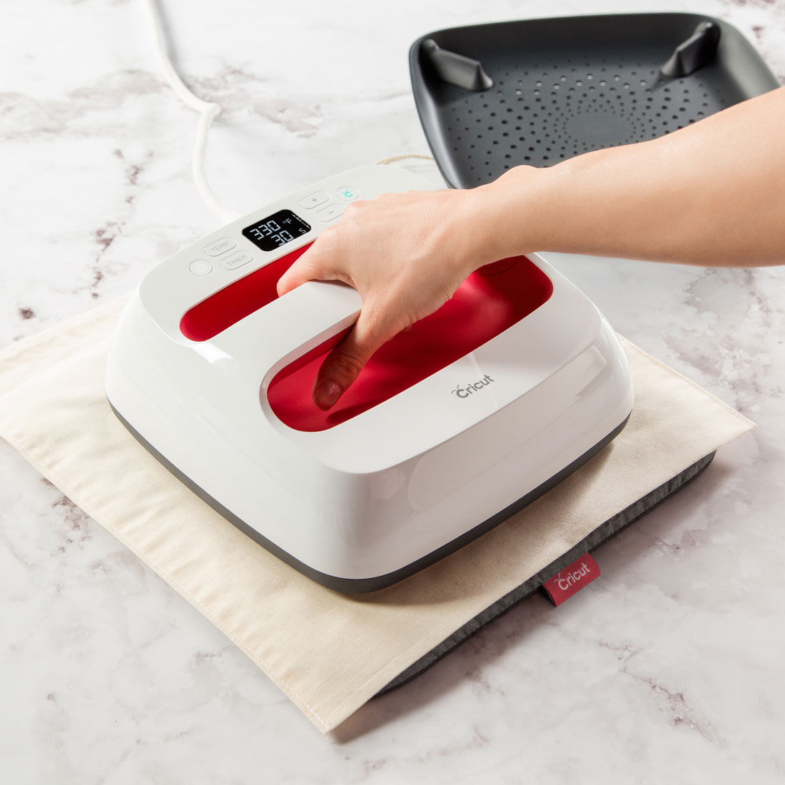 Cricut EasyPress™ 2, Raspberry - 9" x 9"