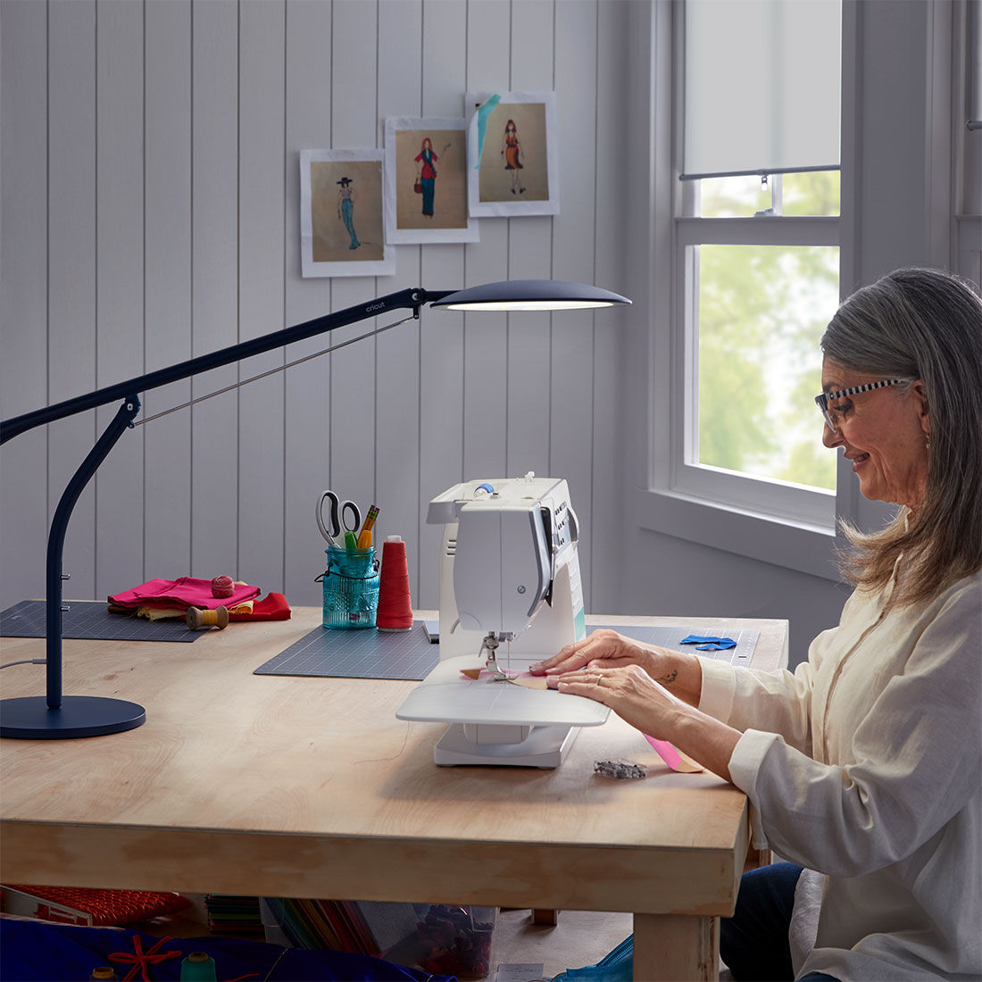 Cricut Bright™ 360, Ultimate LED Table Lamp - Indigo