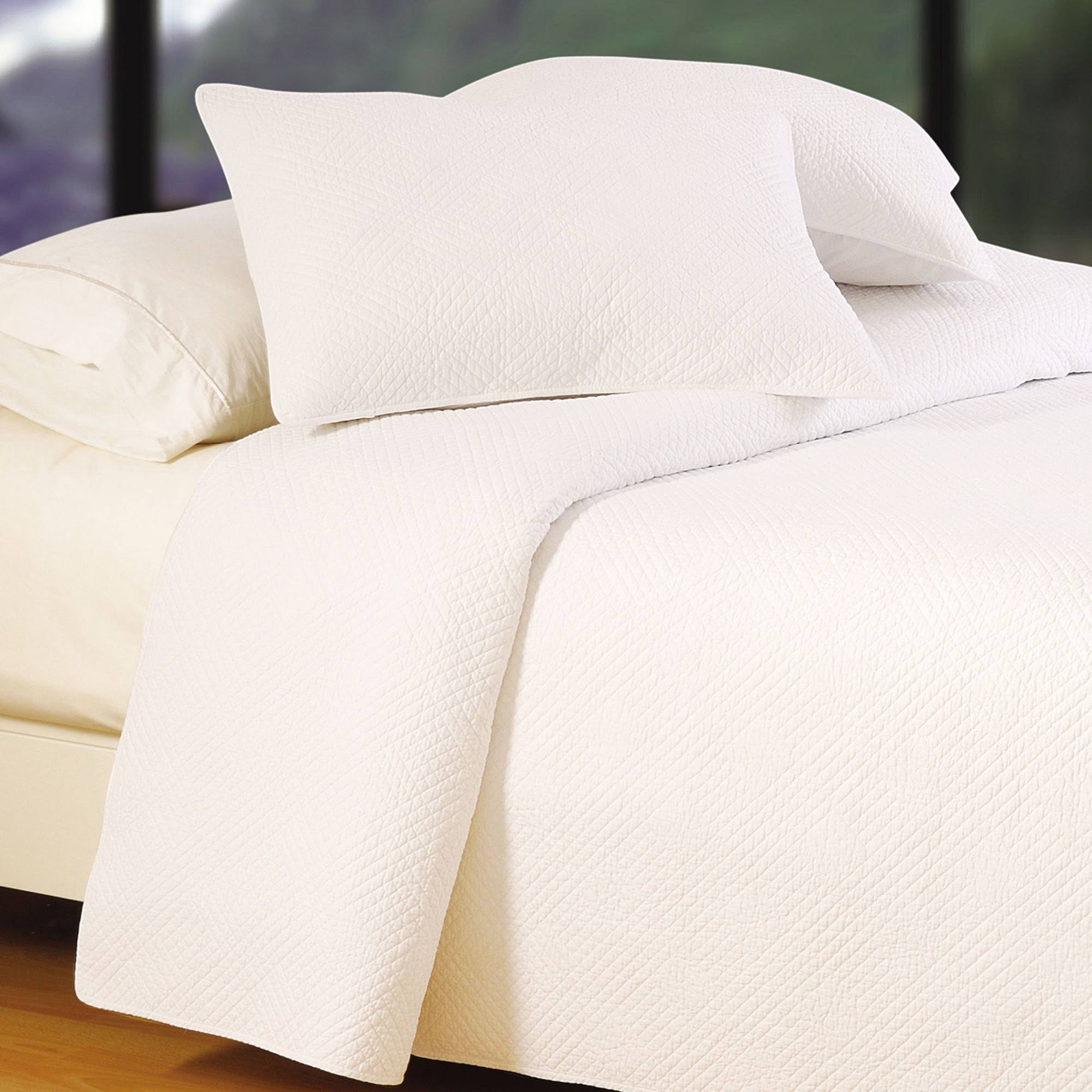 Hampton Matelasse White Twin Quilt WXF1s