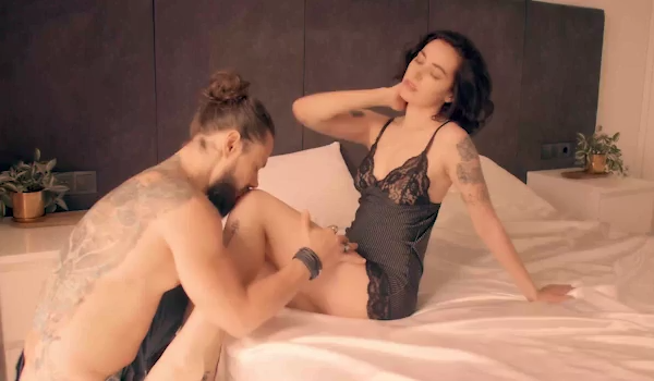 Gigil Licking bendable dual stimulation vibe