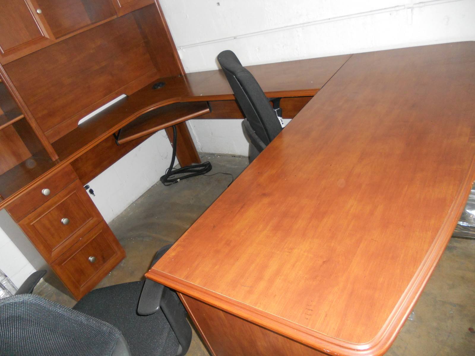 Realspace Broadstreet Contoured UShaped Desk, Maple Hrazda