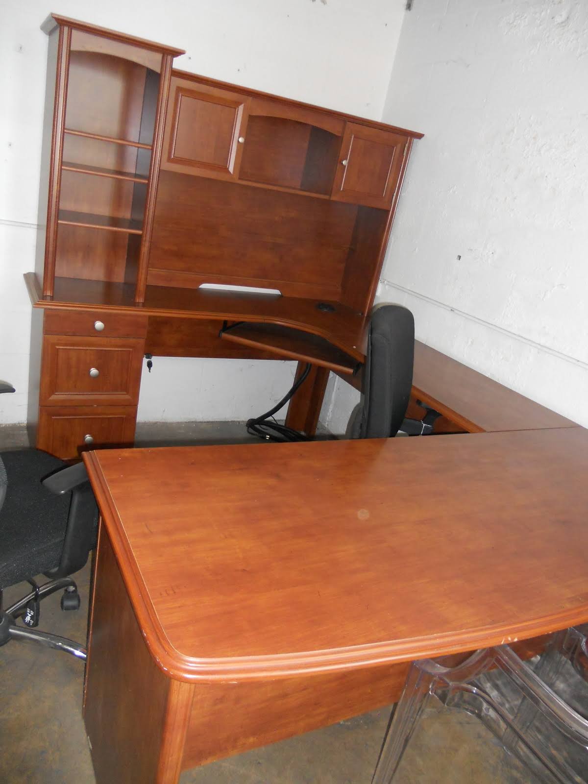 Realspace Broadstreet Contoured UShaped Desk, Maple Hrazda