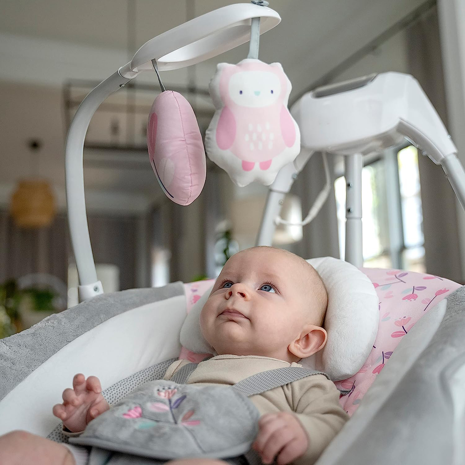 Lightweight Compact 6-Speed Multi-Direction Baby Swing, Vibrations & Nature Sounds, 0-9 Months 6-20 lbs (Pink Cassidy)