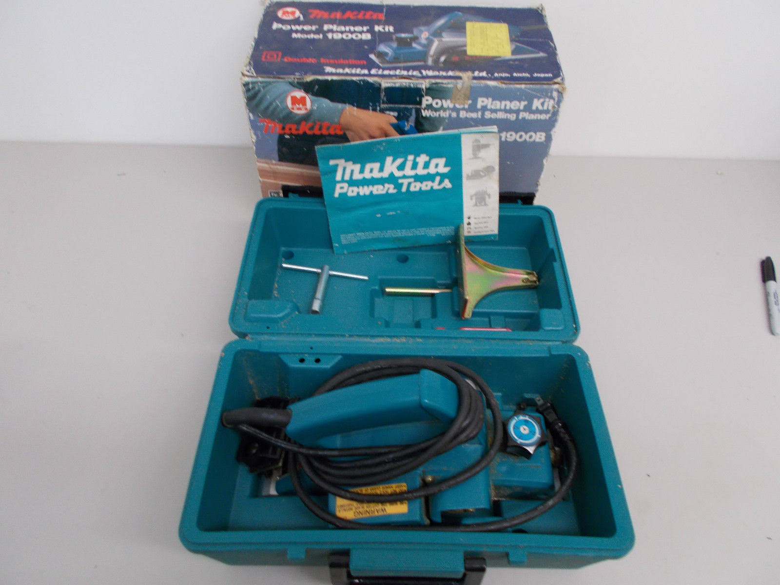 Makita Model 1900B Electric Corded Hand Power Planer with Hard Carry