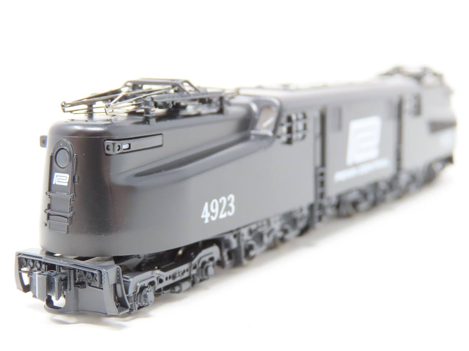Kato 1372024 N Scale GG1 Penn Central 4923 Worldwide