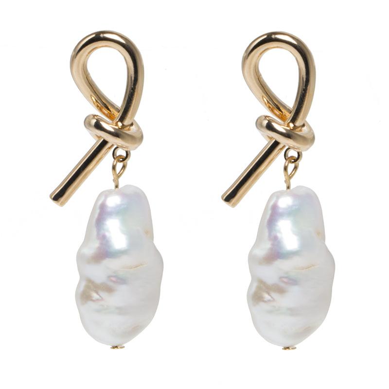 Feng Shui Pearl Gold Knot Wealth Earring