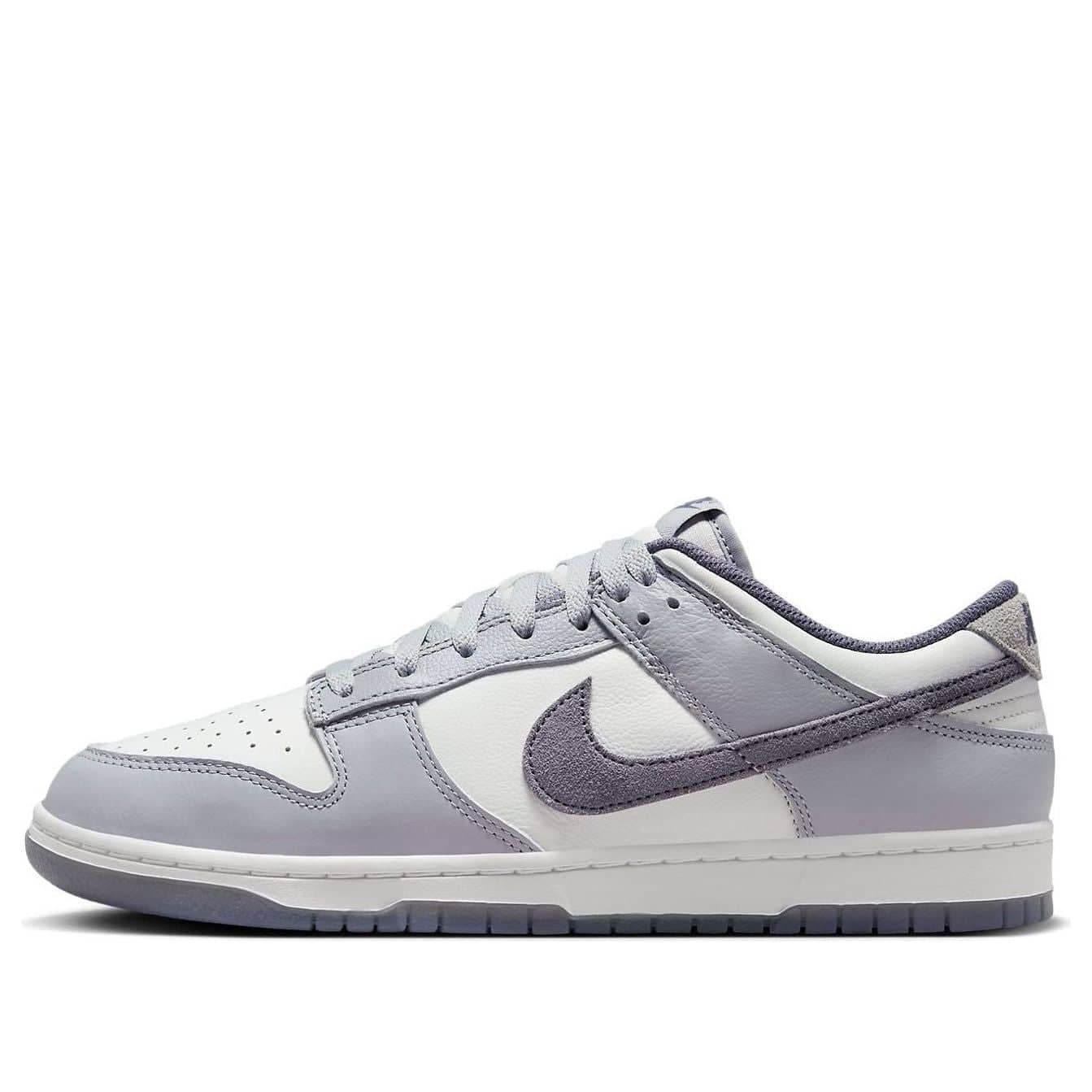 nike dunk low se light carbon