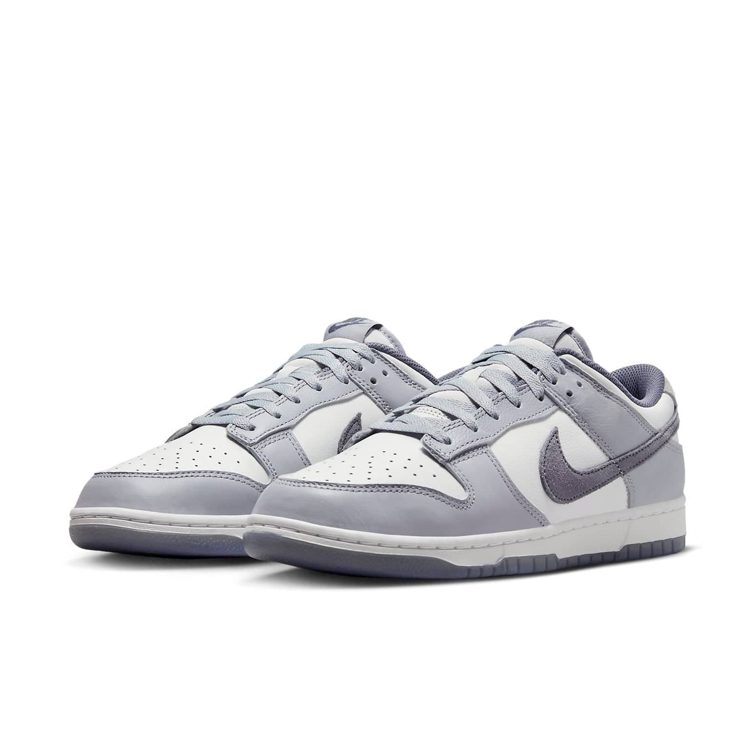 nike dunk low se light carbon