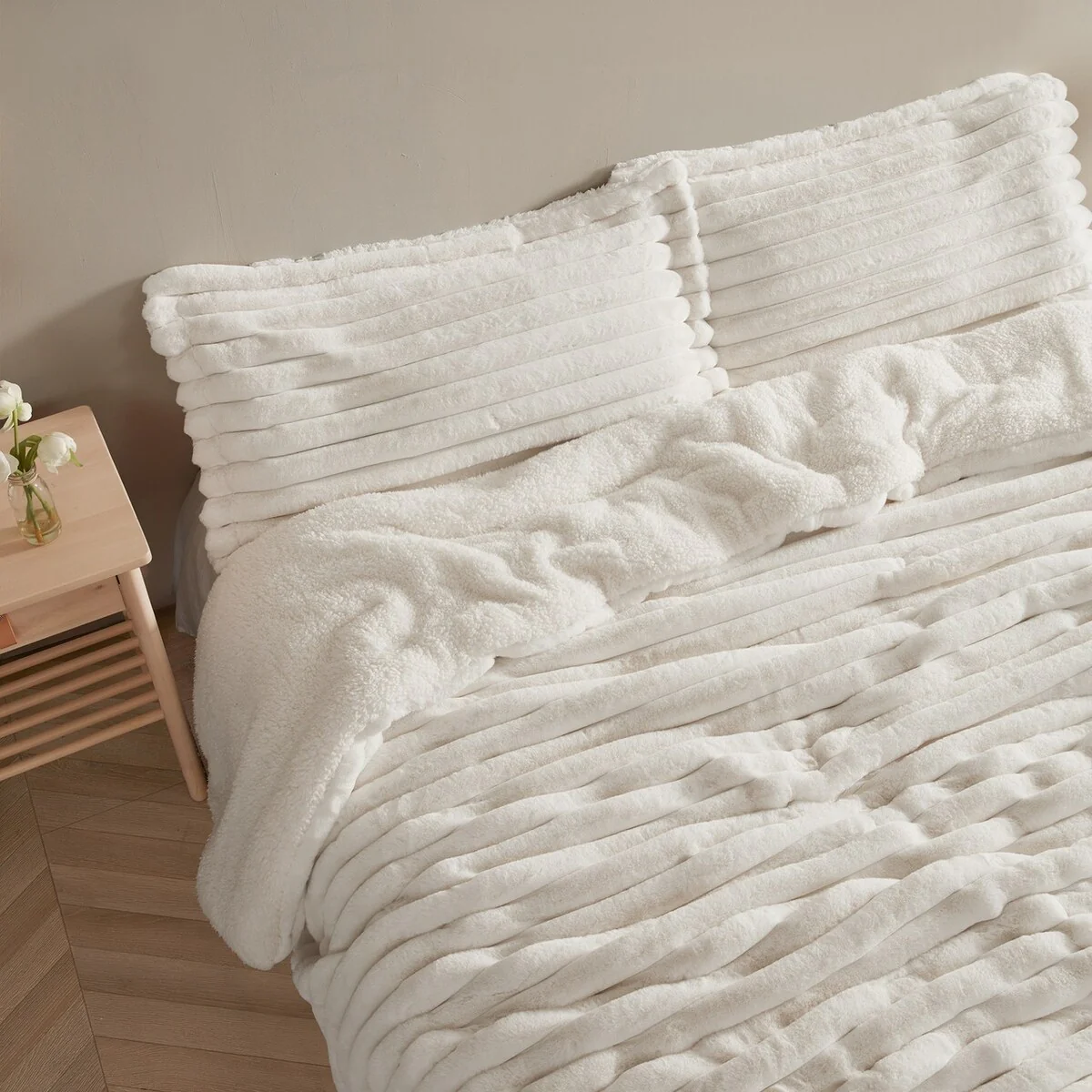 Roll Cakes Chunky Bunny - Coma Inducer? Oversized Comforter Set - Cream