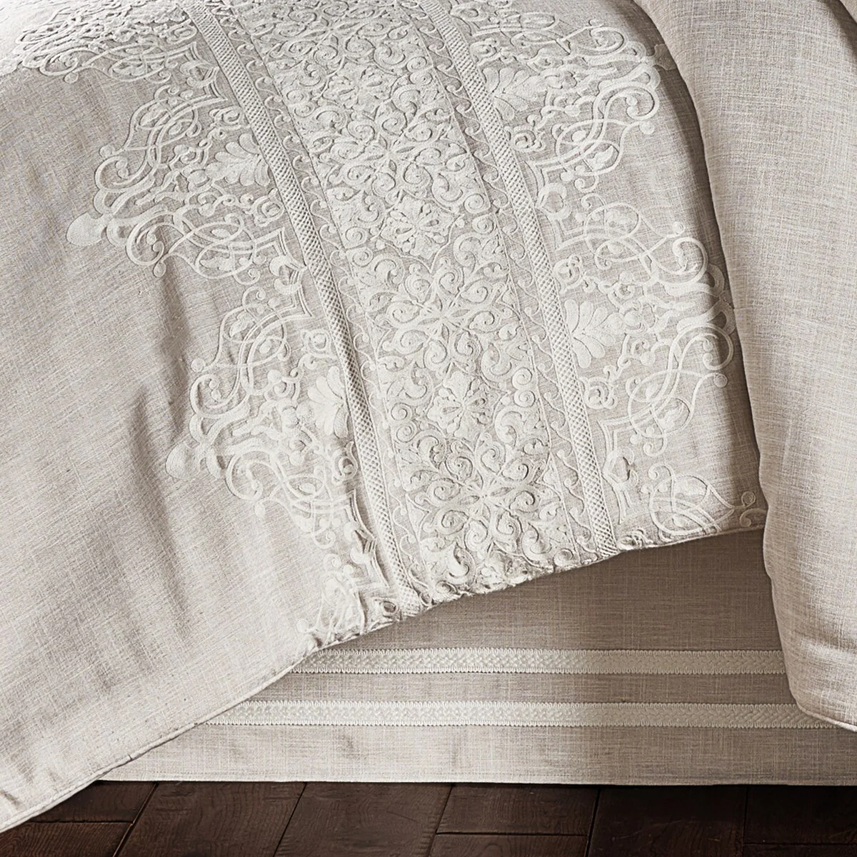 J. Queen New York Lauralynn Comforter Set