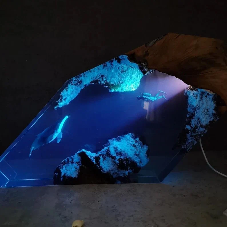 🐋Large Epoxy Resin Wood Light Lamp. Diver and Humpback whale