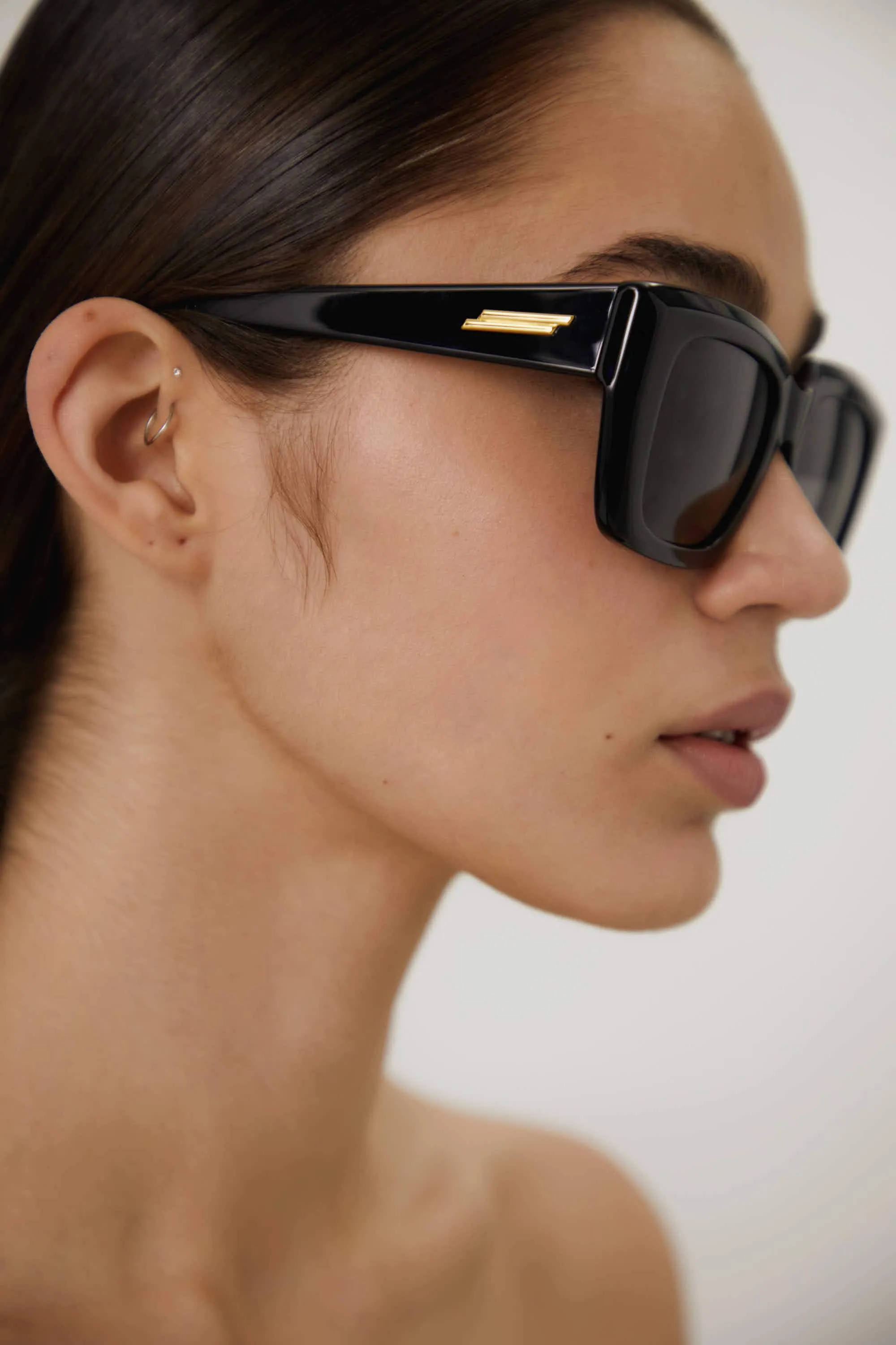 Bottega Veneta bold acetate femenine black sunglasses