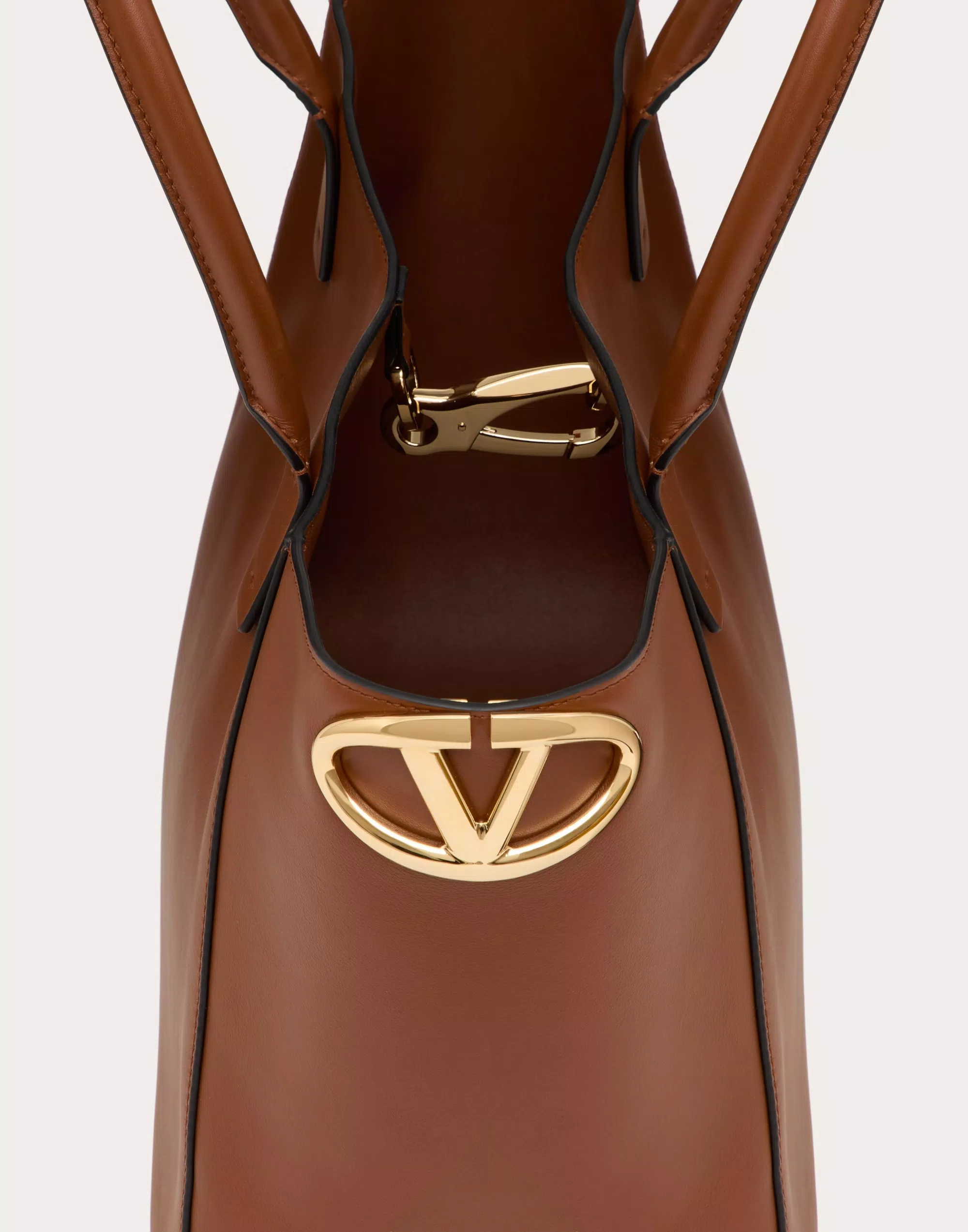 VLOGO SIDE SHOPPING BAG IN NAPPA CALFSKIN