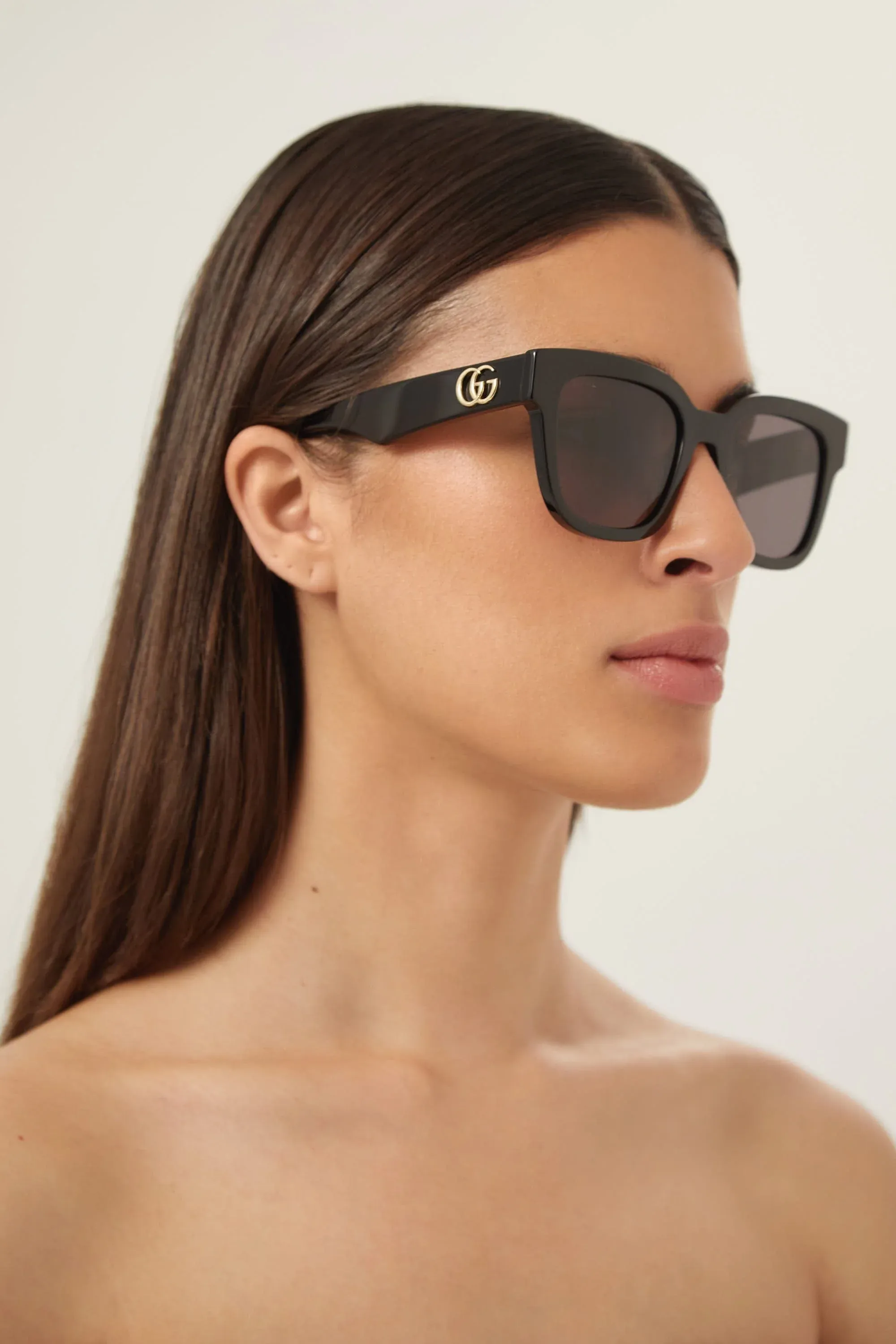 Gucci squared femenine black sunglasses