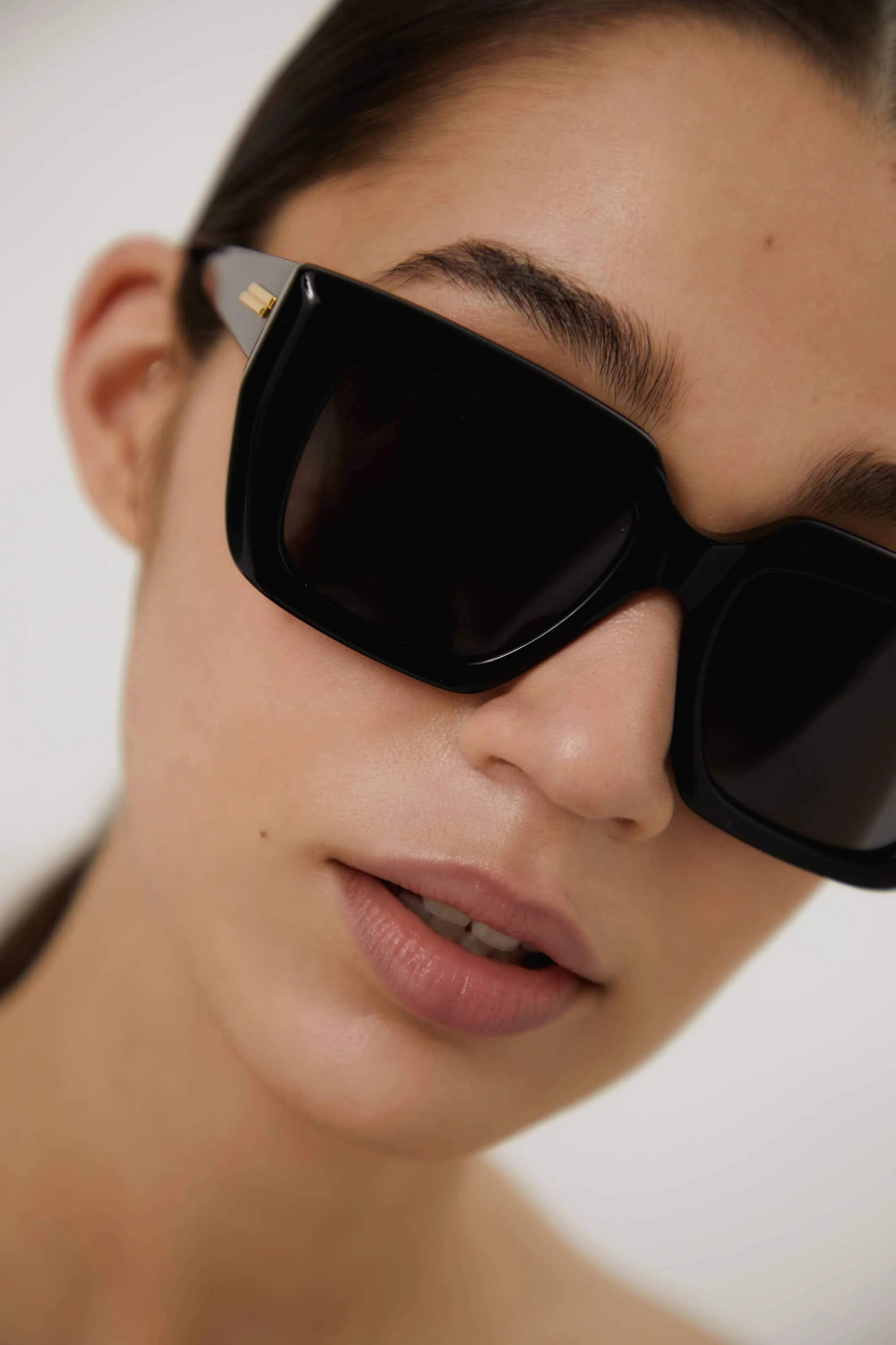 Bottega Veneta bold acetate femenine black sunglasses