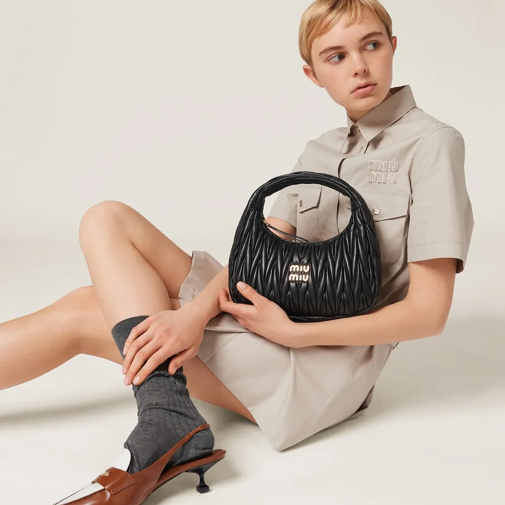 Wander matelassé nappa leather hobo bag 18cm