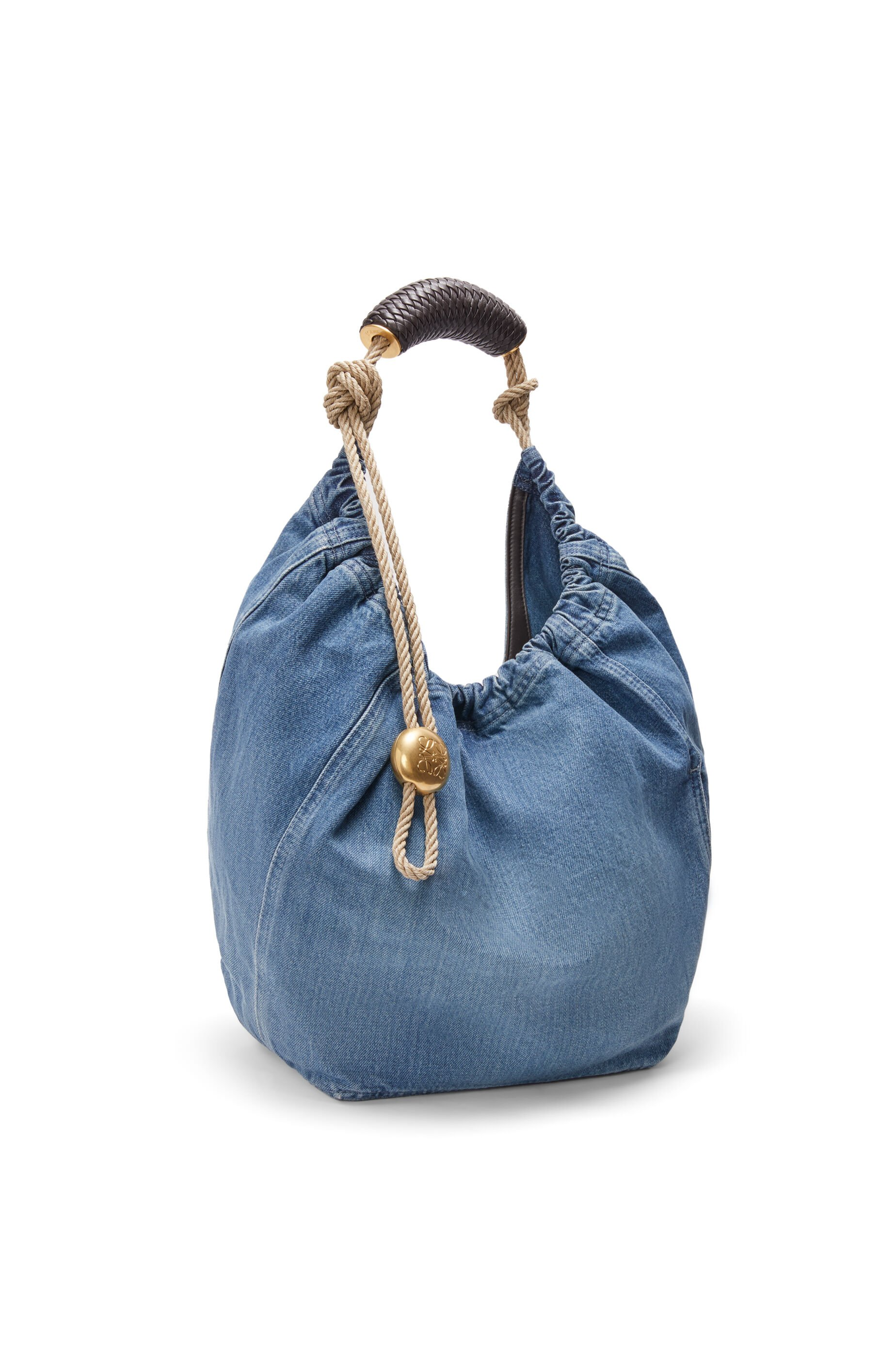 Medium Squeeze bag in washed denim