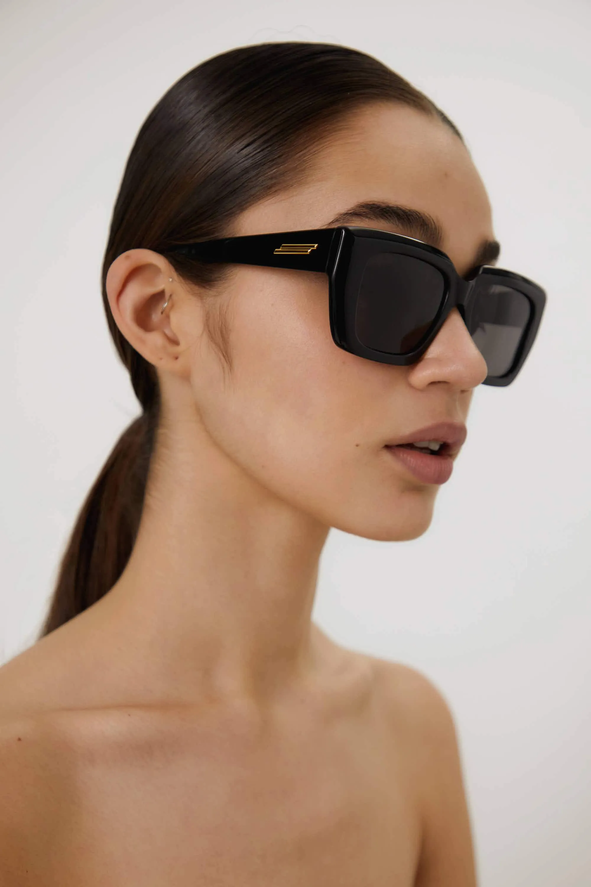 Bottega Veneta bold acetate femenine black sunglasses