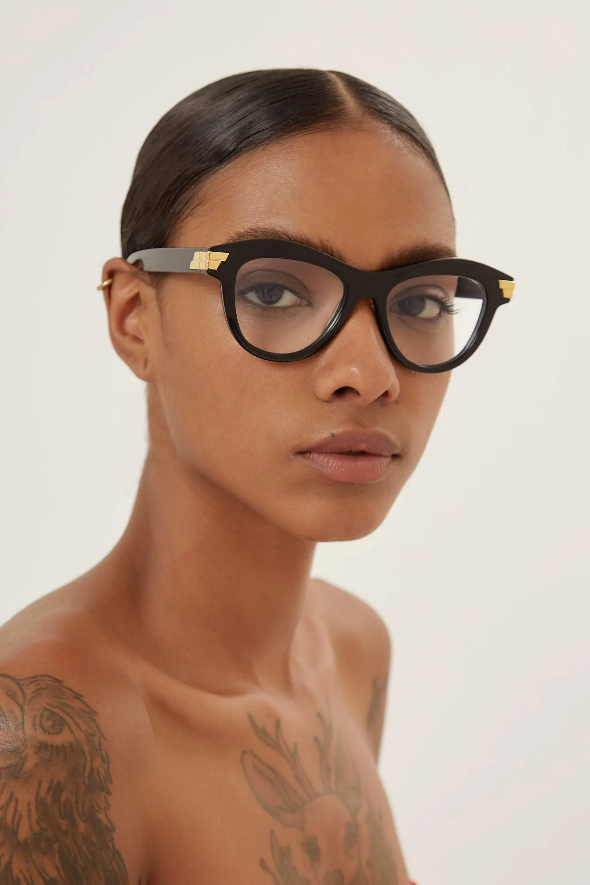 Bottega Veneta black cat eye frame