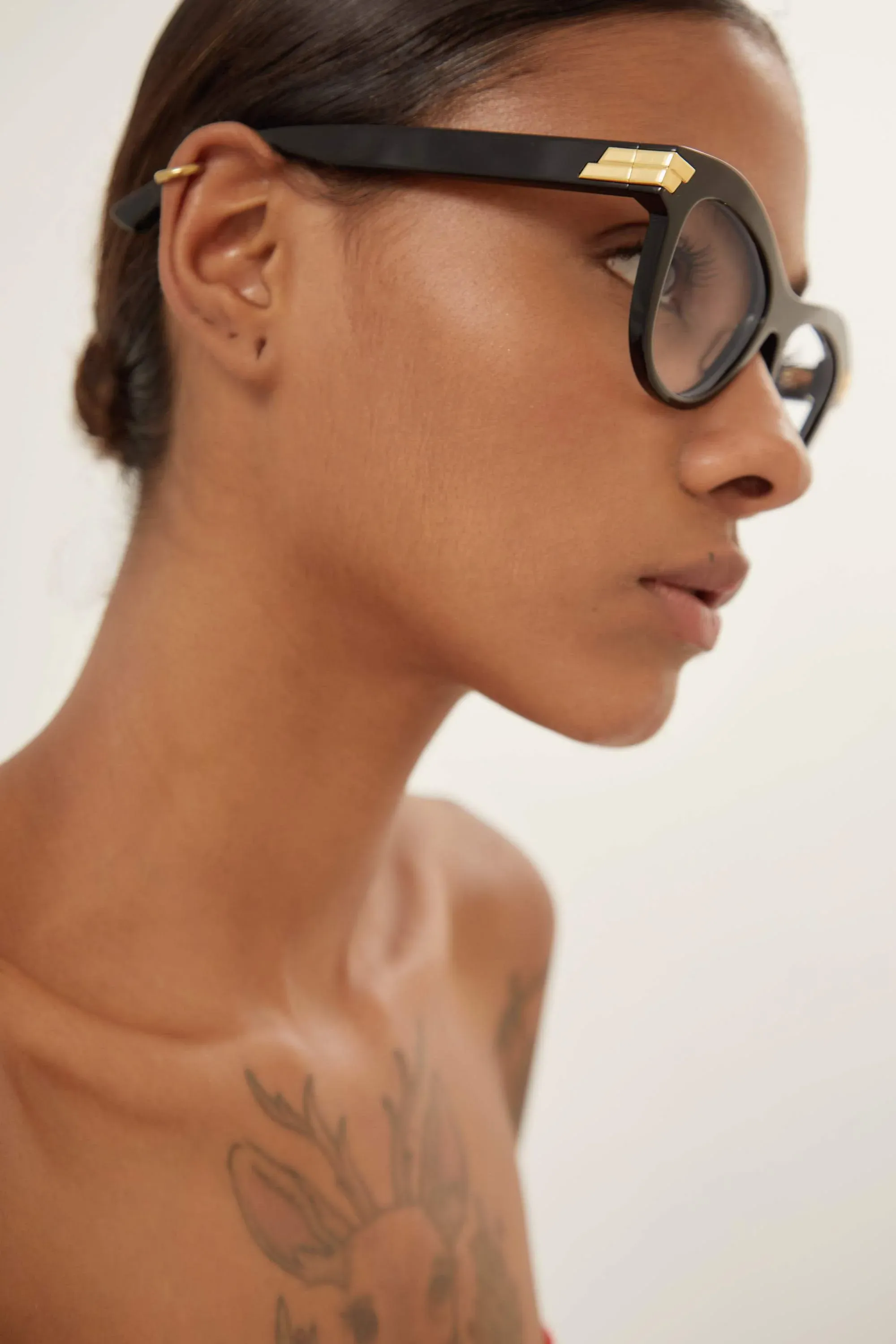 Bottega Veneta black cat eye frame