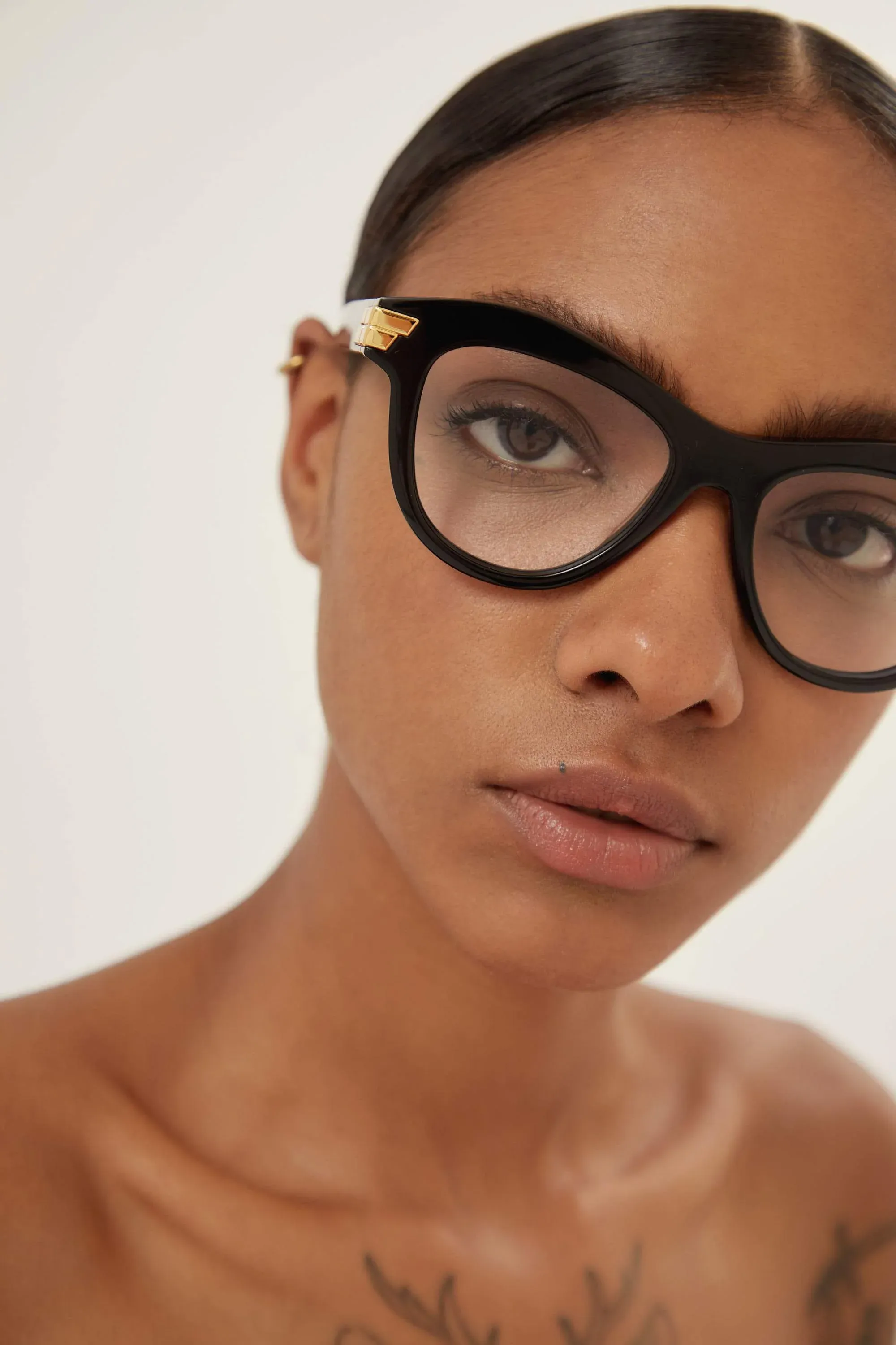 Bottega Veneta black cat eye frame
