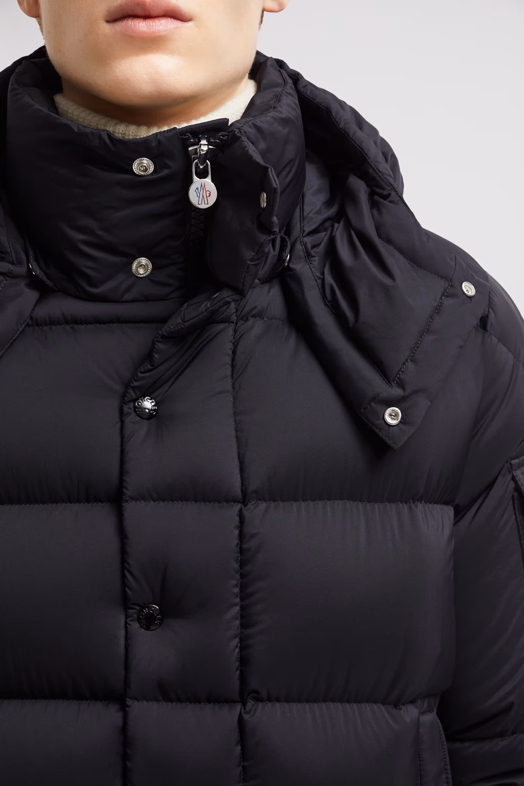 MONCLER VEZERE SHORT DOWN JACKET