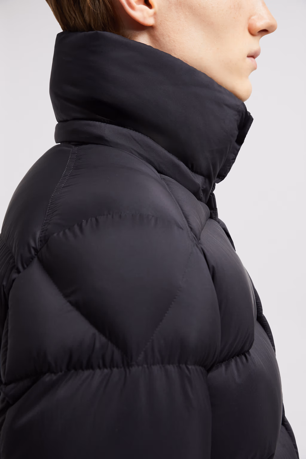 MONCLER VEZERE SHORT DOWN JACKET